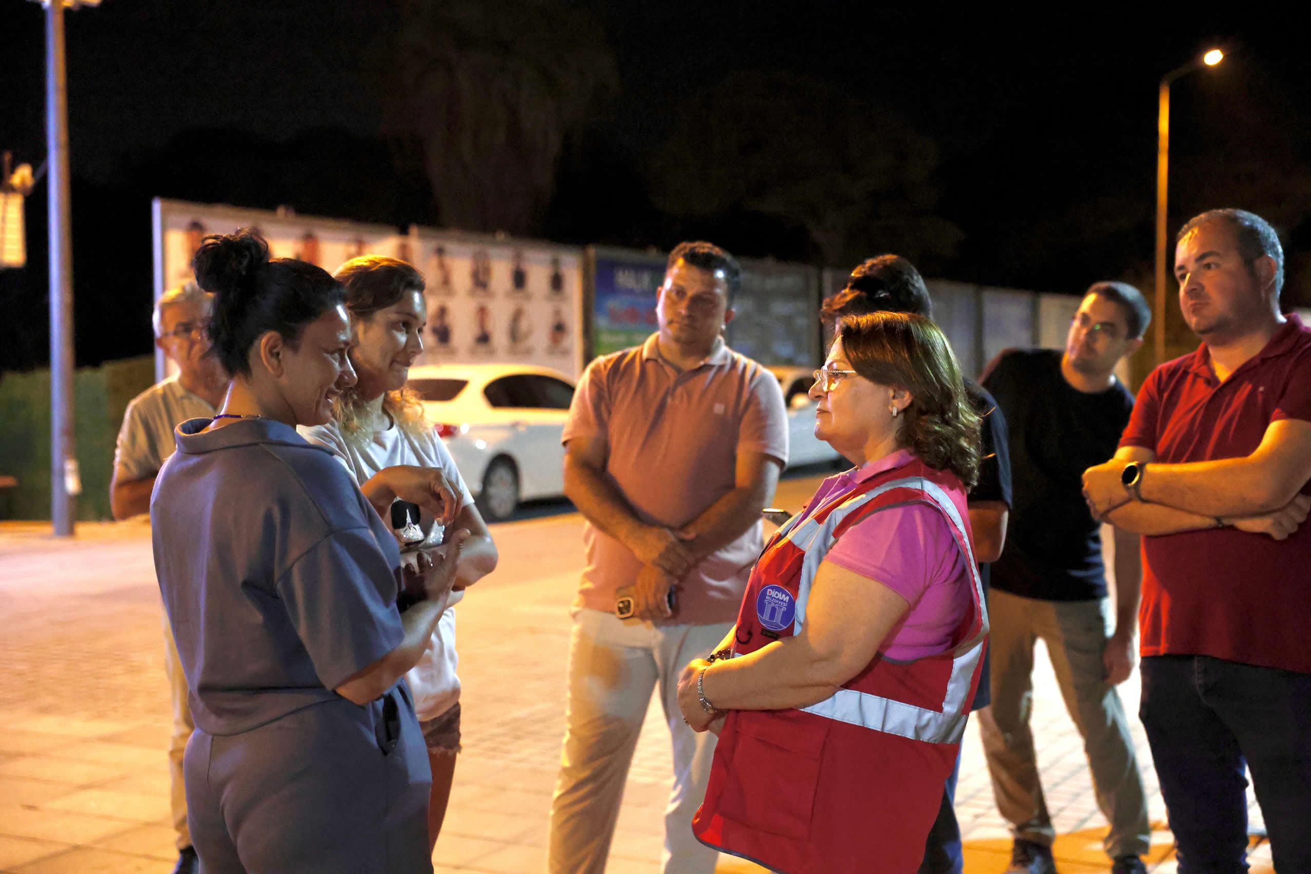 Baskan Gencay Gece Sahada Daha Temiz Bir Didim Icin Calisiyoruz 577872 0E24D37Ebcce5Bbeacabada79Aed5Fd7