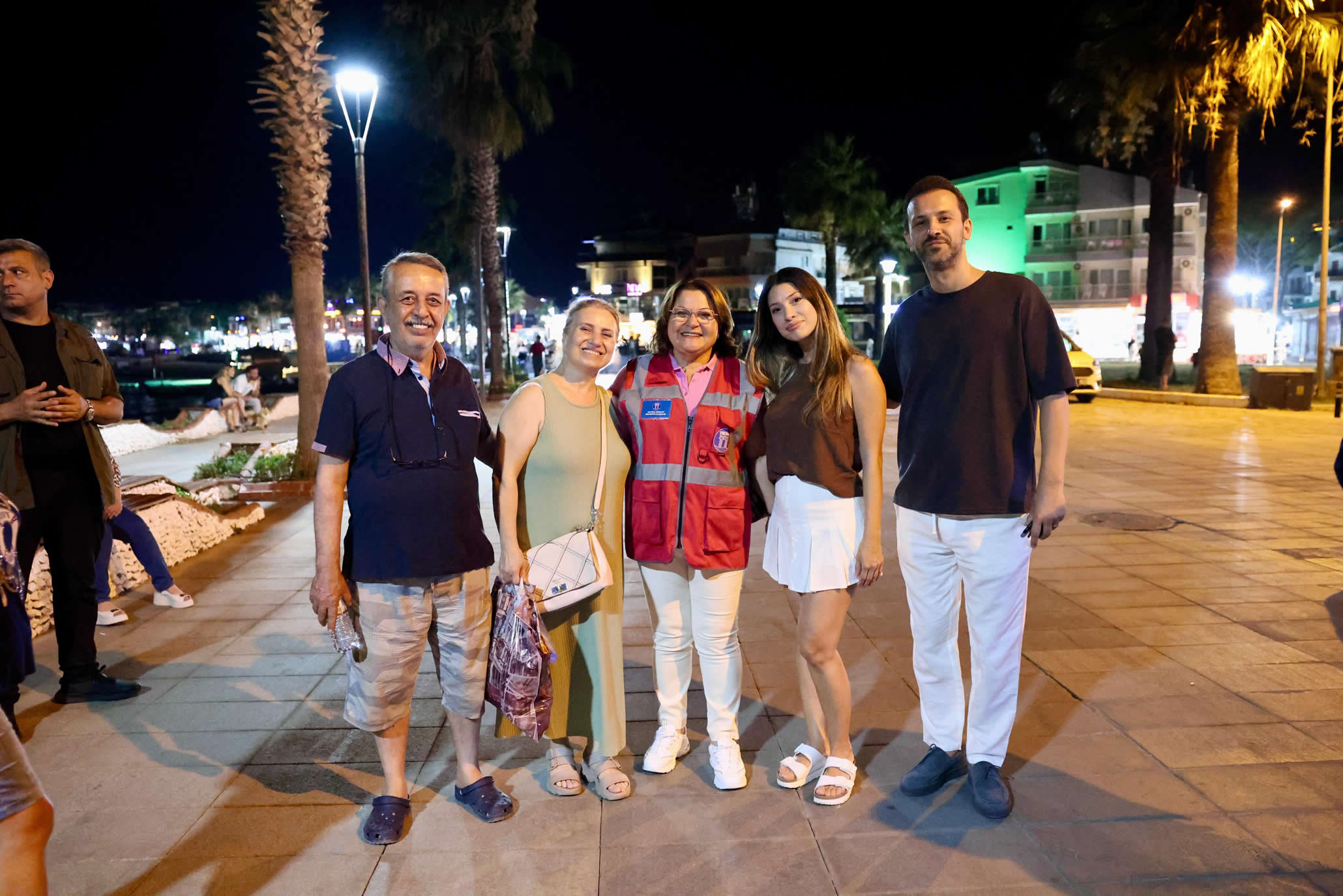 Baskan Gencay Gece Sahada Daha Temiz Bir Didim Icin Calisiyoruz 577872 517Ed825C4205Af5Ca76Ca557Aa70247