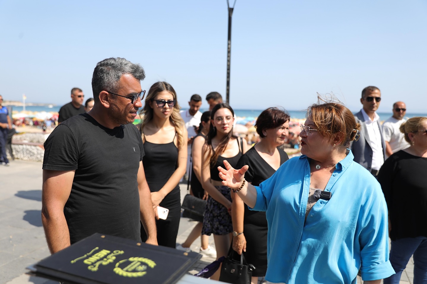 Baskan Gencay Yali Caddesinde Bayram Gezisine Cikti 574068 8A7A77E8C326D3F4B4F84Df9348B51F4