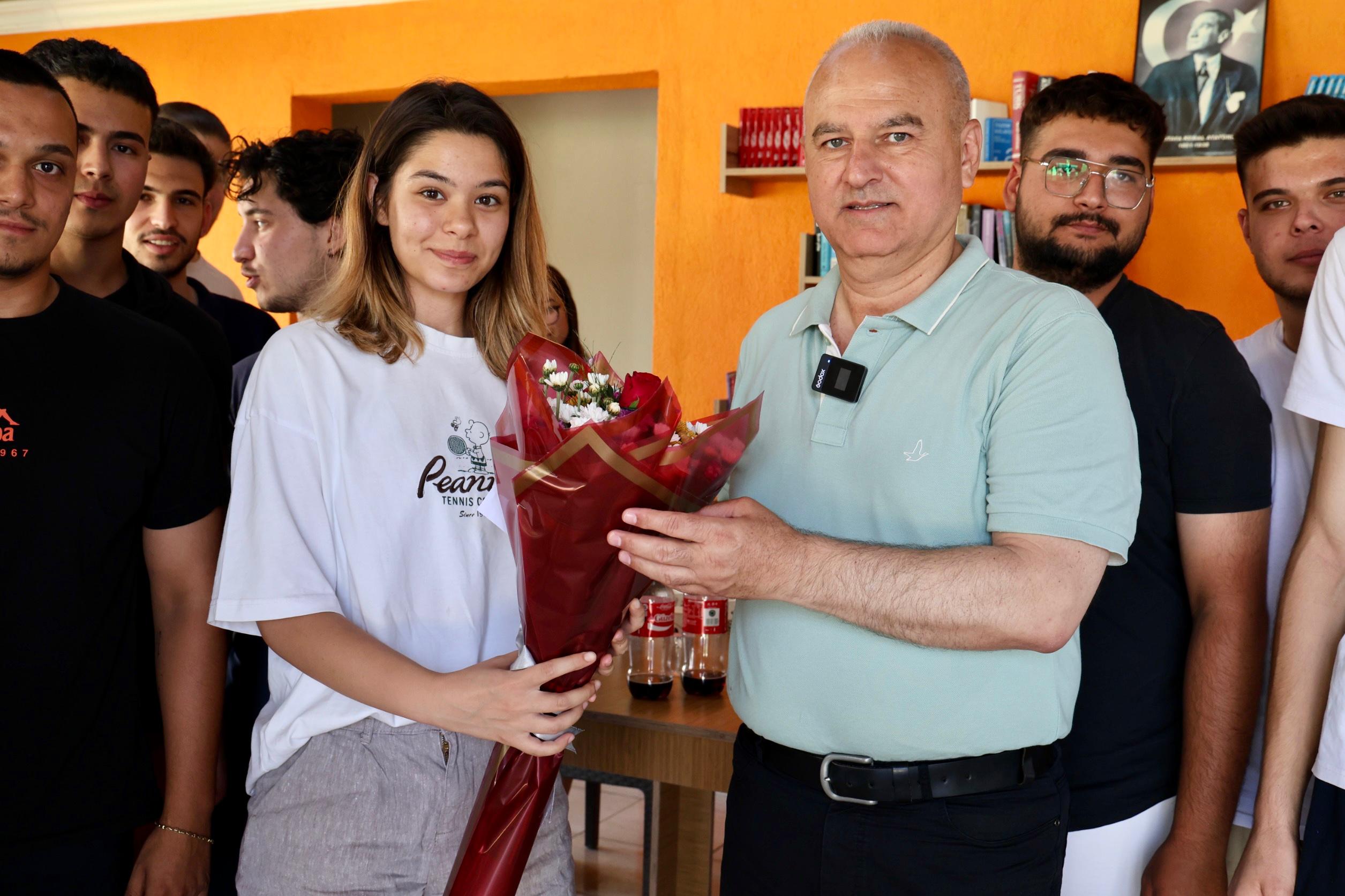 Baskan Kivraktan Yks Oncesi Ogrencilere Moral Ziyareti 576645 9E3E746E2A414D319111E1Ff603C2607