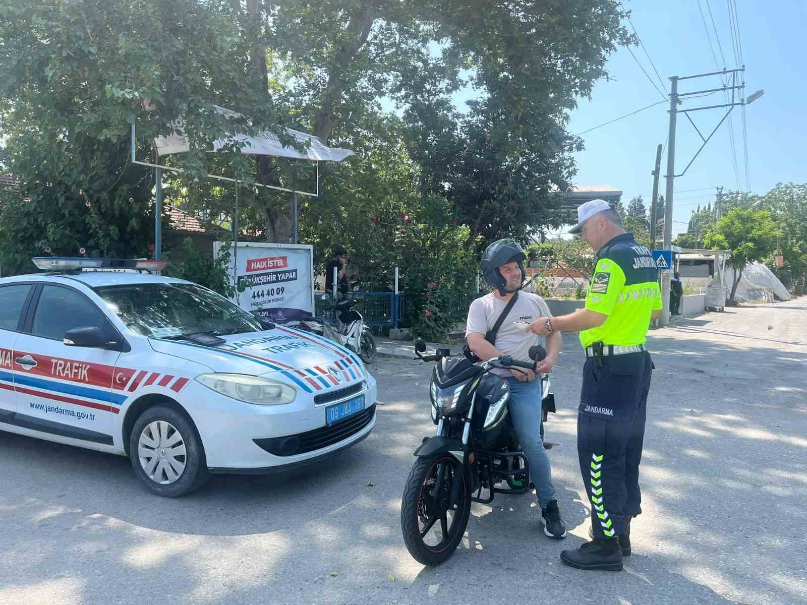 Bayram Tatili Donusu Basladi Jandarma Denetimleri Siklastirdi 11F6676Dd1386Ed54De11C7Cc630C2Fa