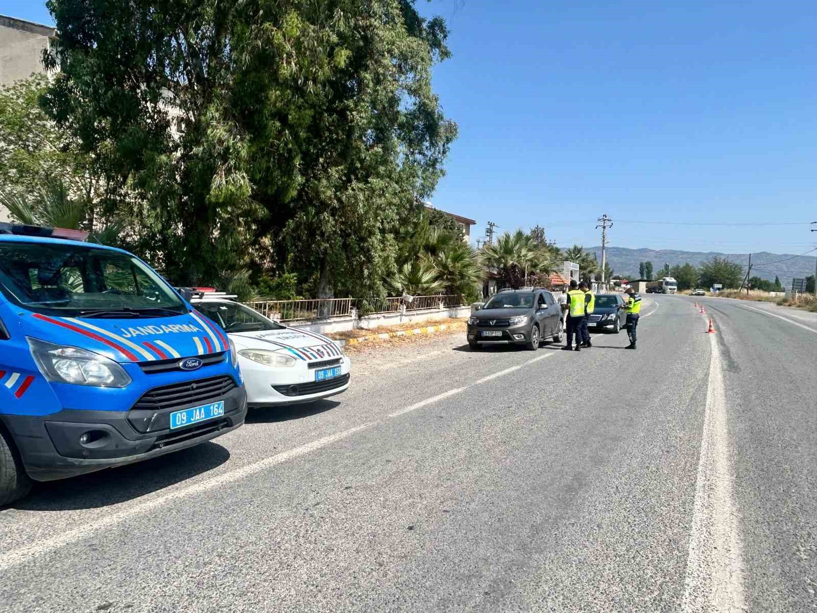 Bayram Tatili Donusu Basladi Jandarma Denetimleri Siklastirdi Eb105334B79919Aeb20Ce5E558398C36