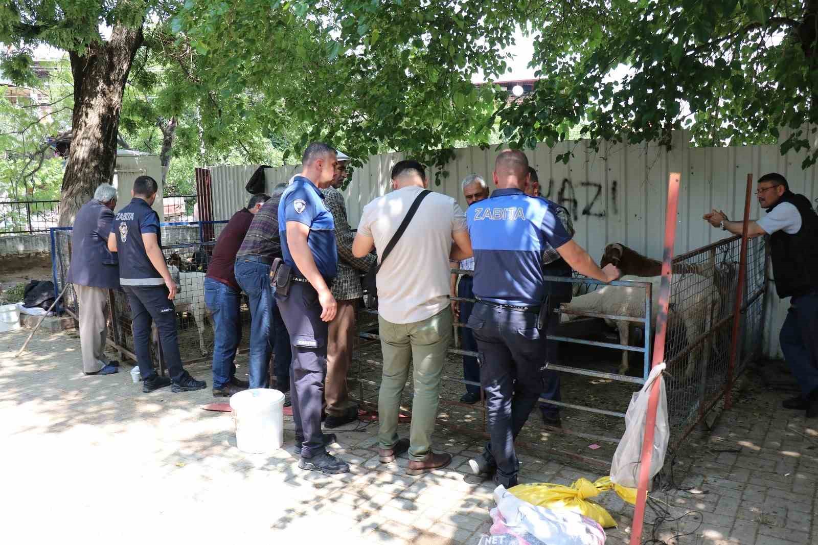 Bozdogan Belediyesinden Kurban Bayrami Oncesi Satis Yeri Hizmeti 49A3B5890Ebe8D27D8080063457Af6D0