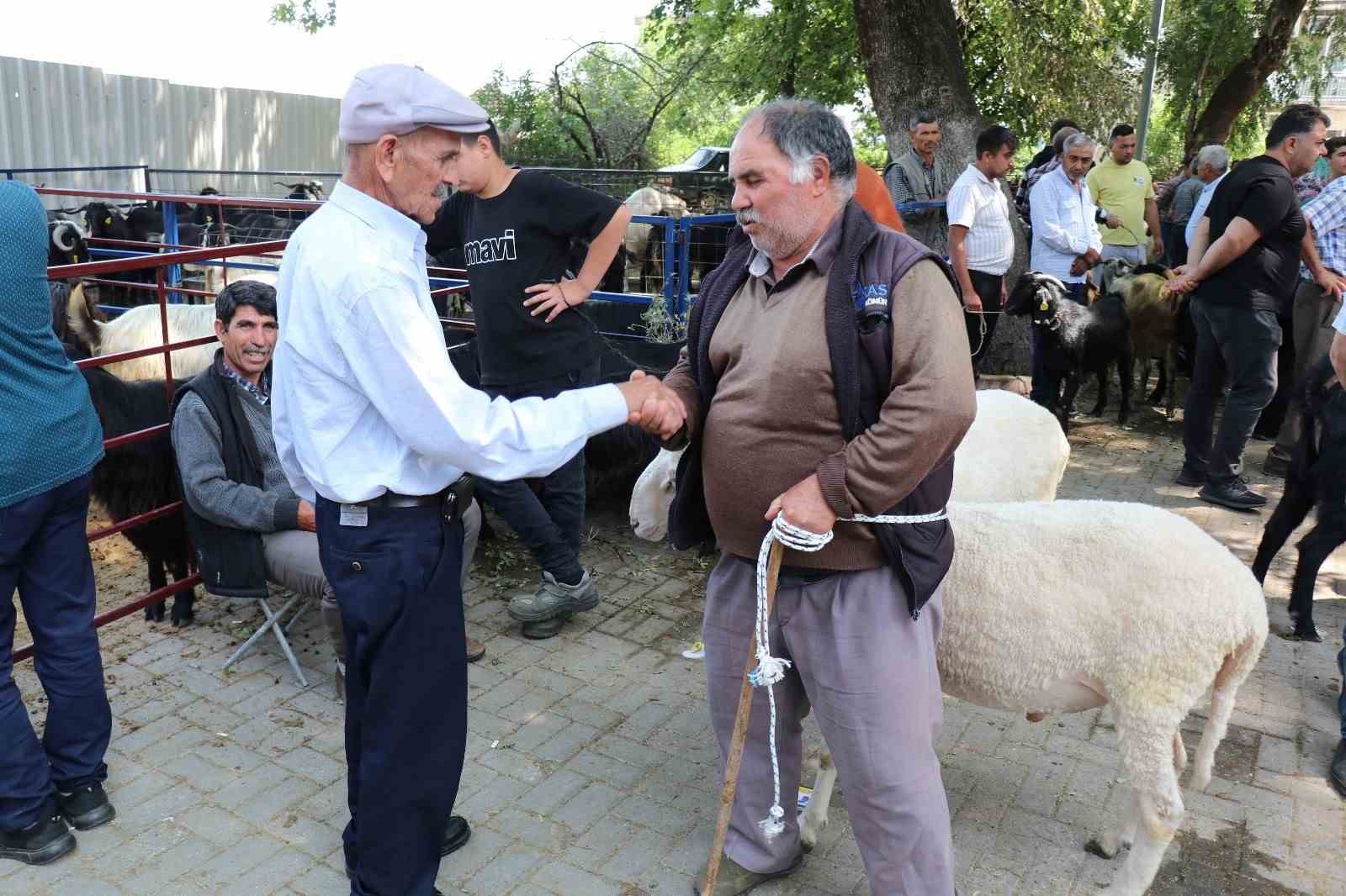 Bozdogan Belediyesinden Kurban Bayrami Oncesi Satis Yeri Hizmeti A840142222A32C2F57Ab8E2385A12Ec9