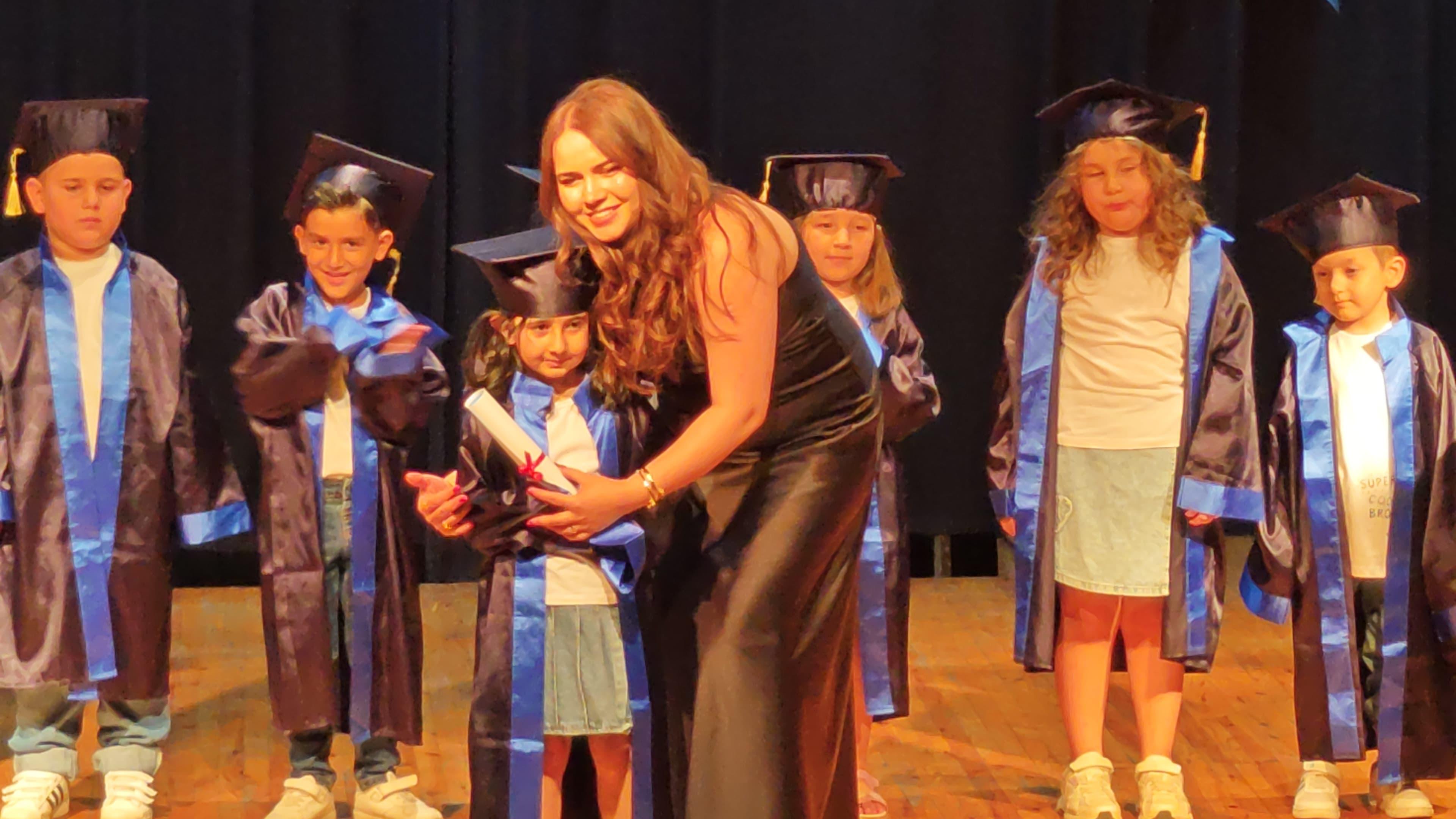 Buyuksehir Ogrencilerini Mezun Etti 579431 5Bdff59007E0674833C0C2Ec9Bc156C1