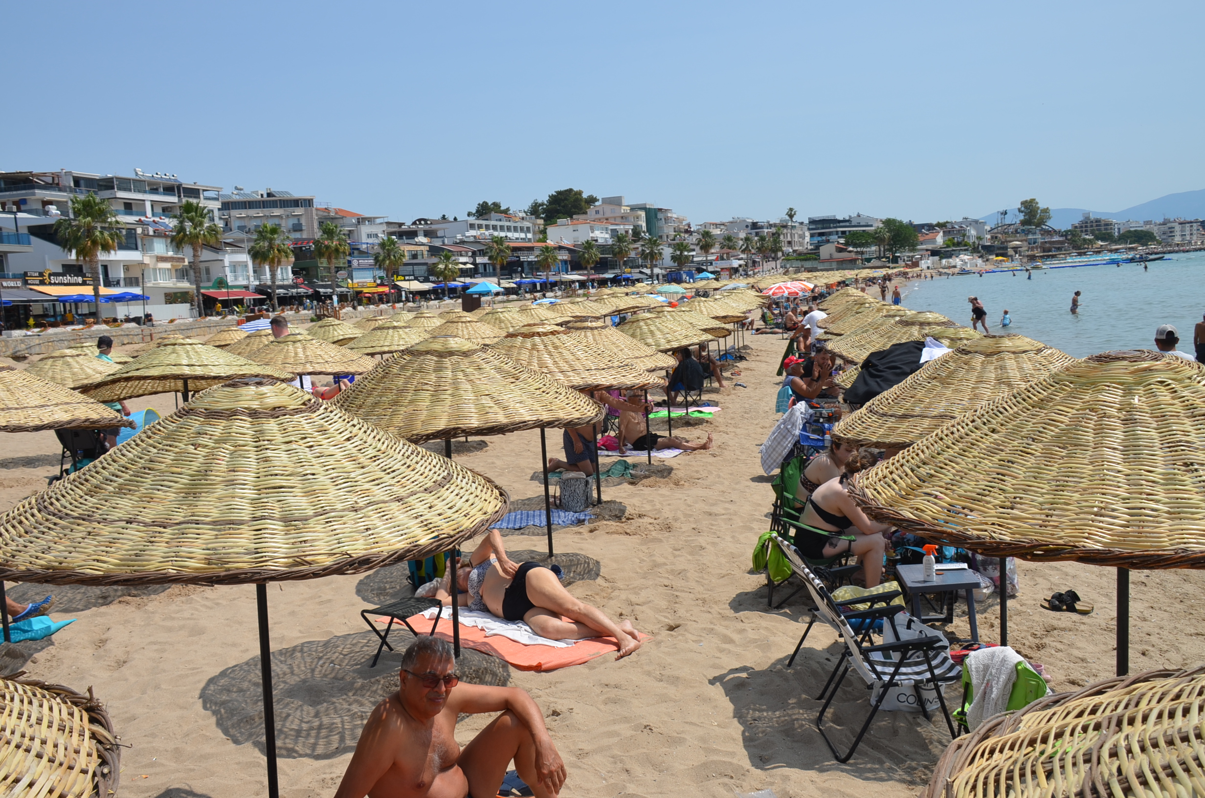 Didim Plajlarinda Hasir Semsiye Donemi 572976 Da67728F1E900A34E2C68483Aae05536