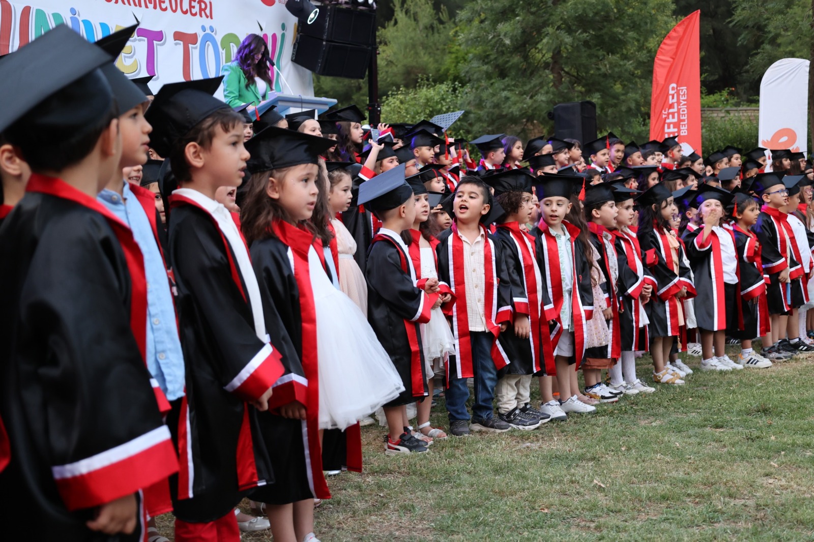 Efelerin Minikleri Mezun Oldu 575301 7E30F5A53E7B09C613Fcf538C5E4B882