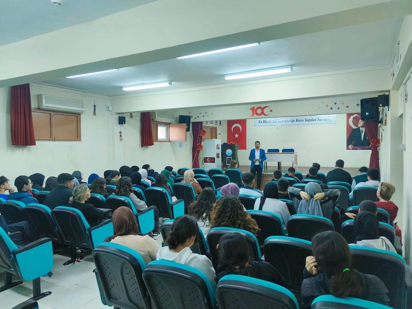 Engelli Yazar Engelleri Farkindalik Yaratarak Asiyor 572459 0F1471195Cefaa887E9Ef60911434481