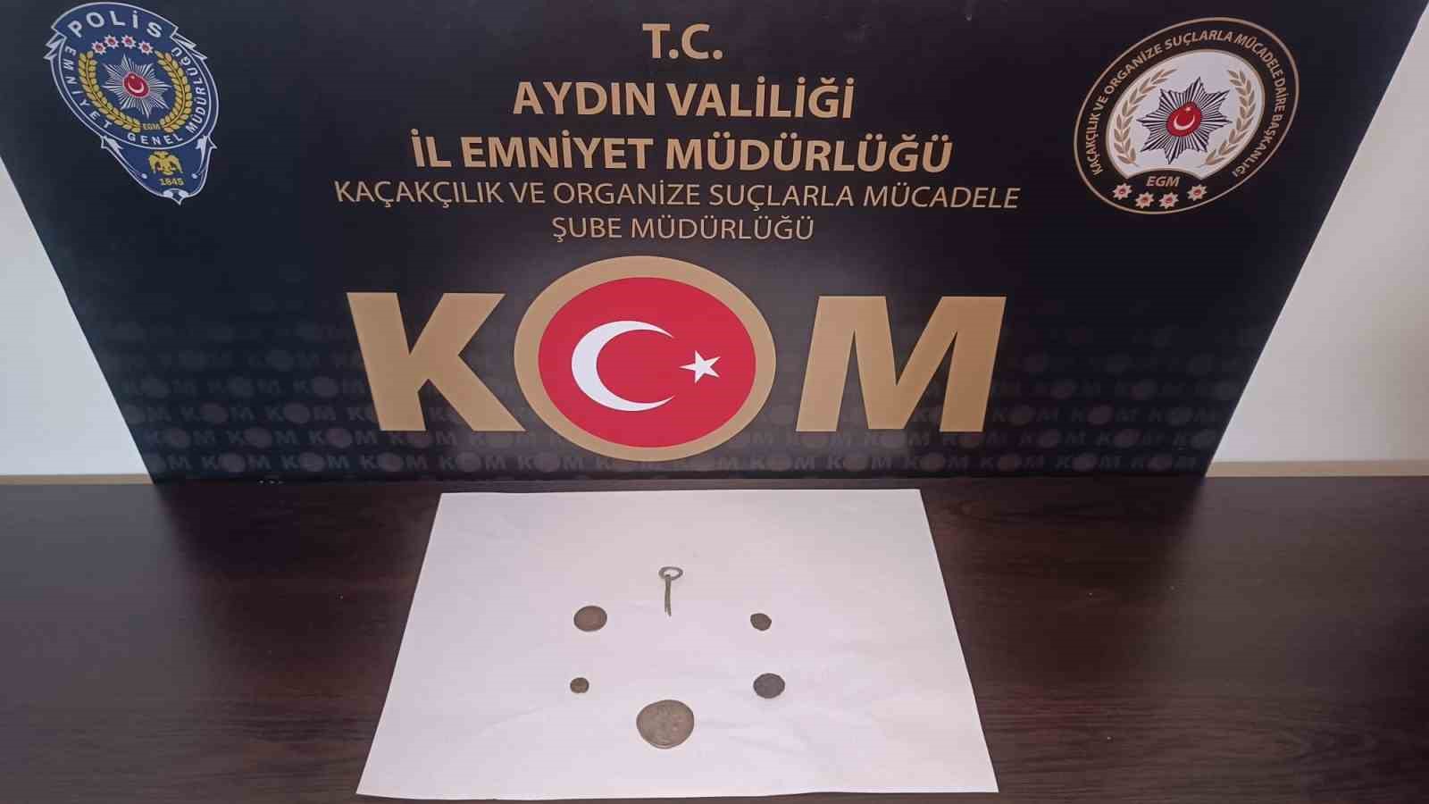 Evde Saklanan Tarihi Paralar Ve Bros Ele Gecirildi 9F900A27325C00Bd626859777693C720