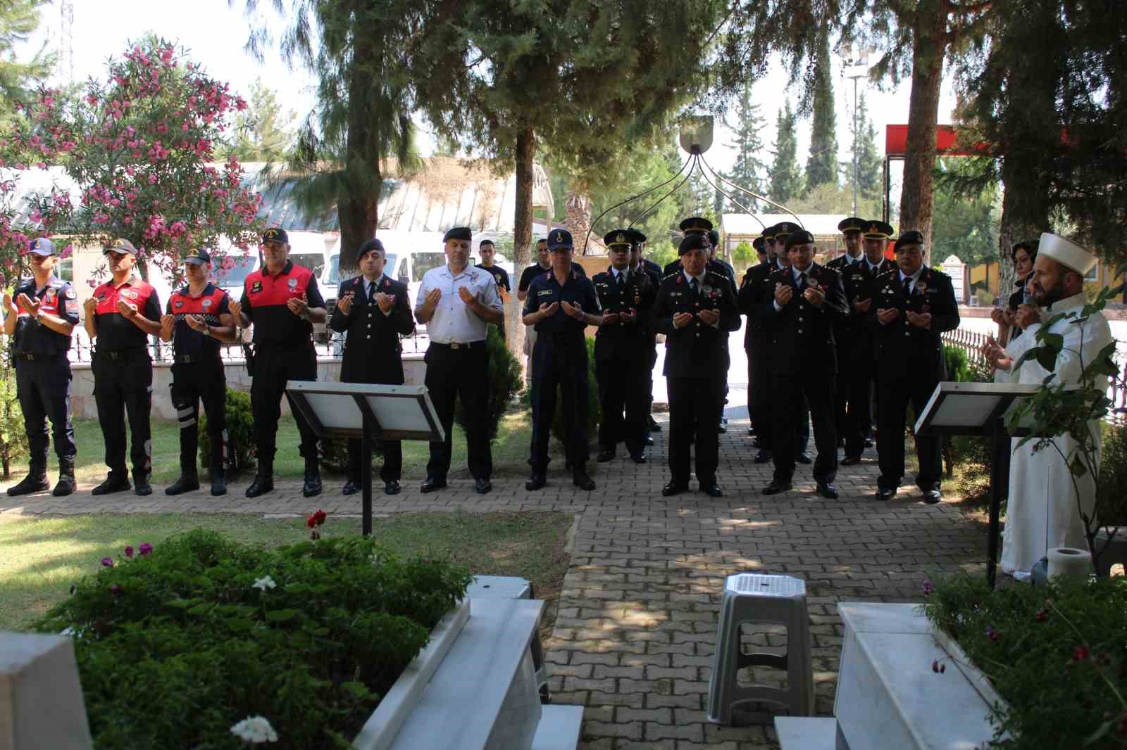 Jandarma Sehitleri Kabri Basinda Andi 83Bac4A6679C7D5476237Fa595850936