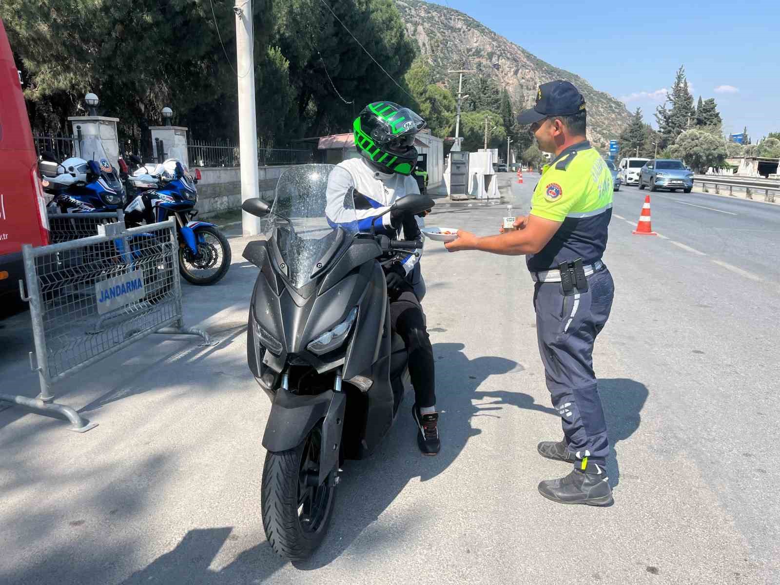 Jandarmadan Sekerli Trafik Denetimi 17D88Aa0Dd369D91B51E1B1342Afa9Fe