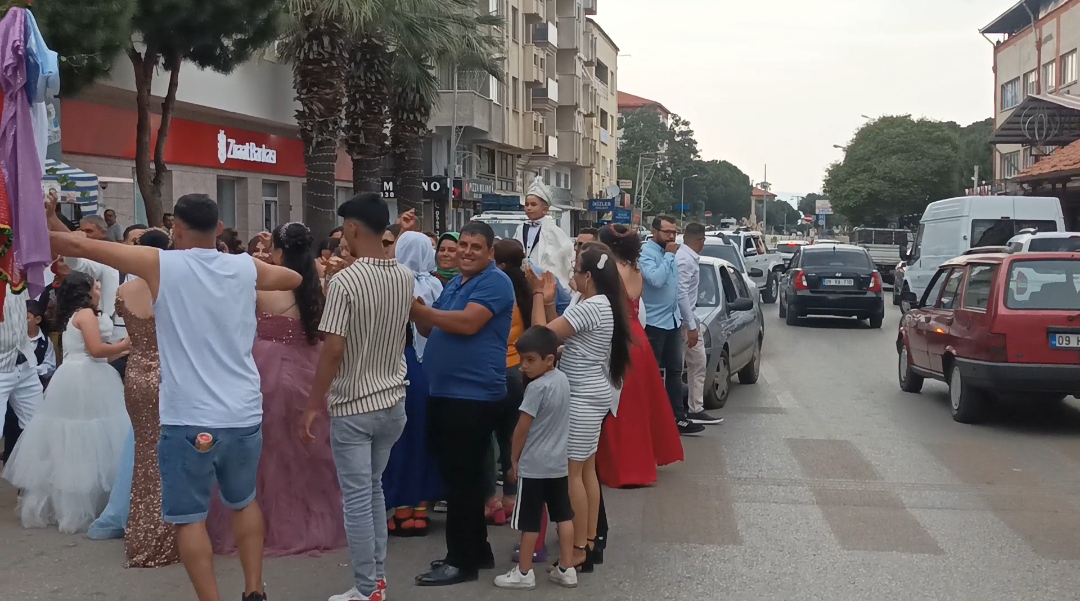 Karacasuda Atli Davullu Zurnali Sunnet Korteji 574008 2F3990310Ba7D34A9F1106F5E0712C6E