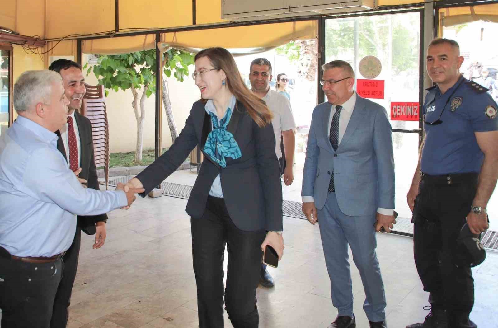 Kosk Protokolu Bayramlasti 324A8Caf0F43406F00Ce76D18Ed0Ee7A