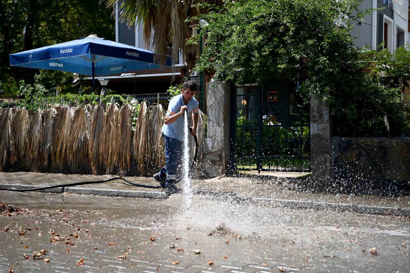 Kusadasi Belediyesinden Guzelcamliya Hizmet Seferberligi 63890E02Ee8E4786Ebfa4026F9223Aa3