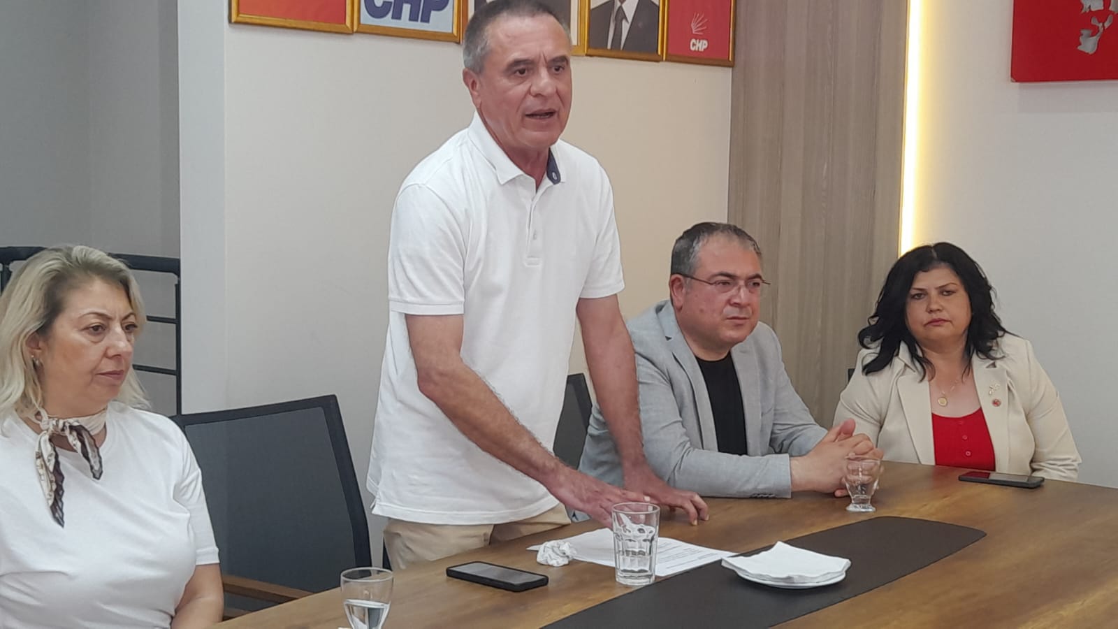 Kusadasi Chp Bayramlasma Programinda Bulustu 573773 19F60Df9B89A6Ef4D8Eadbaf1D32E5Eb