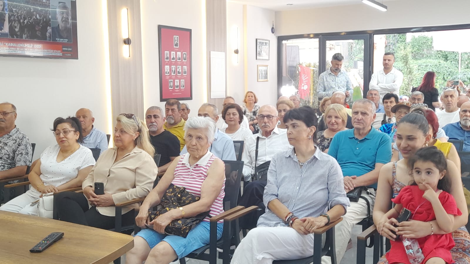 Kusadasi Chp Bayramlasma Programinda Bulustu 573773 80227F800Cdb1809Dbc72E689Aebdcae
