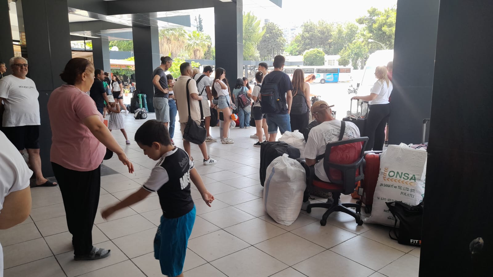 Kusadasi Otogarinda Donus Yogunlugu Basladi 574133 6Eede59146Dbebb4De572600Ab47Ae82