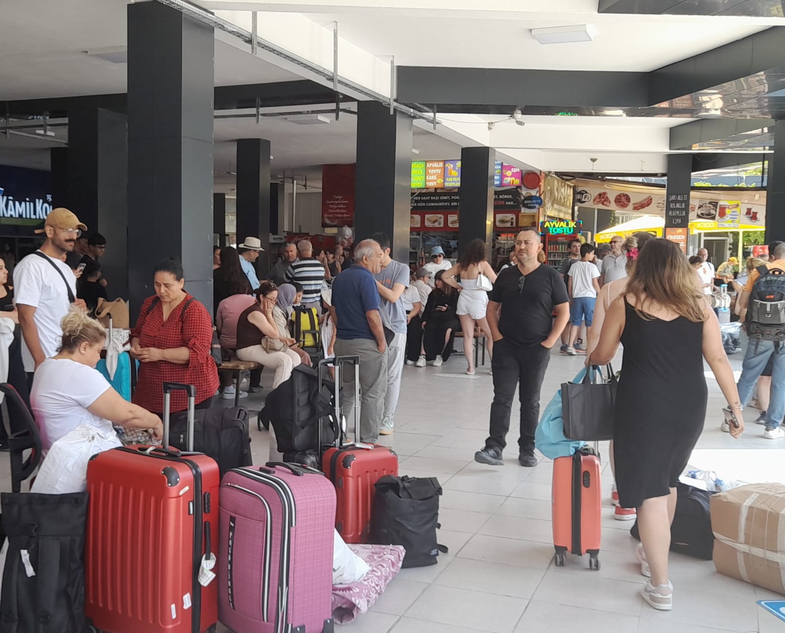 Kusadasi Otogarinda Donus Yogunlugu Basladi 574133 71Bc962B97Da851E0E25C068De552E20