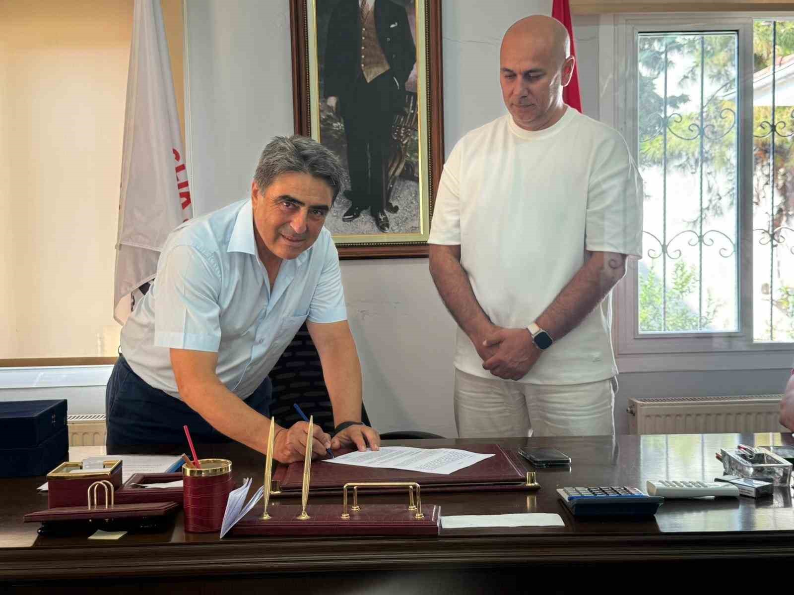 Kusadasispor Altyapisina Tecrubeli Isim 1A4Afb46E6Fd04B5Cf833165Cc17Ddd2