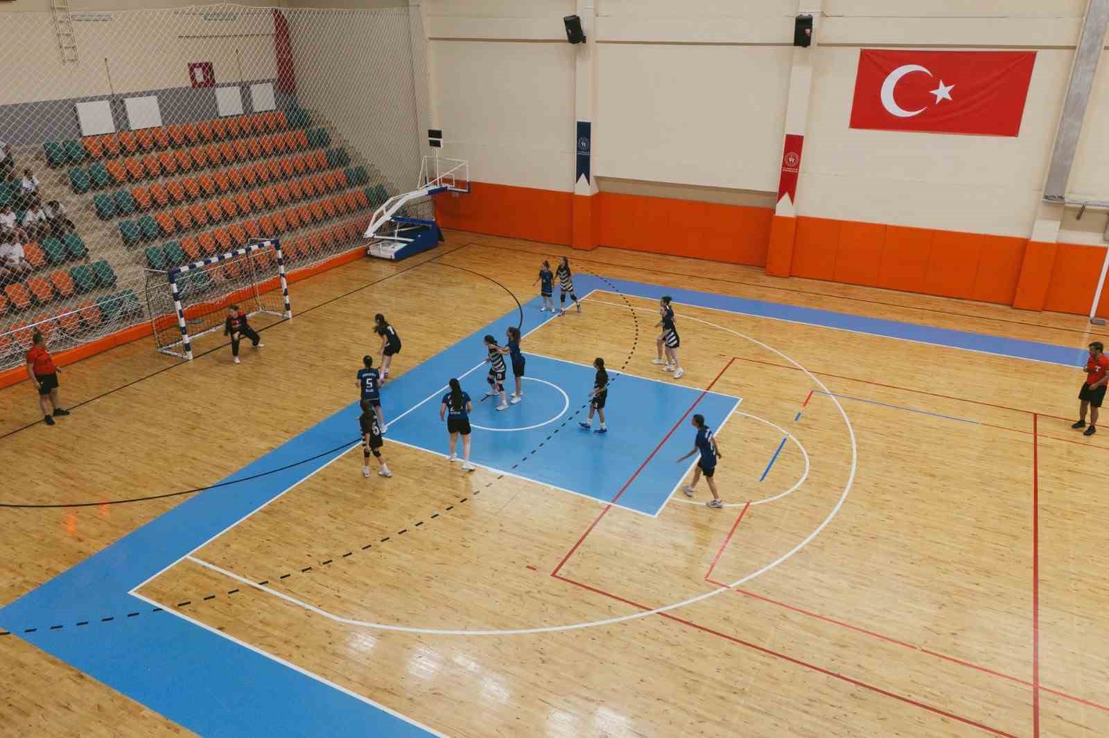 Minikler Hentbol Turkiye Sampiyonasi Aydinda Basladi 65E2467F7B59A3Eec2B4E884A74Dcba8
