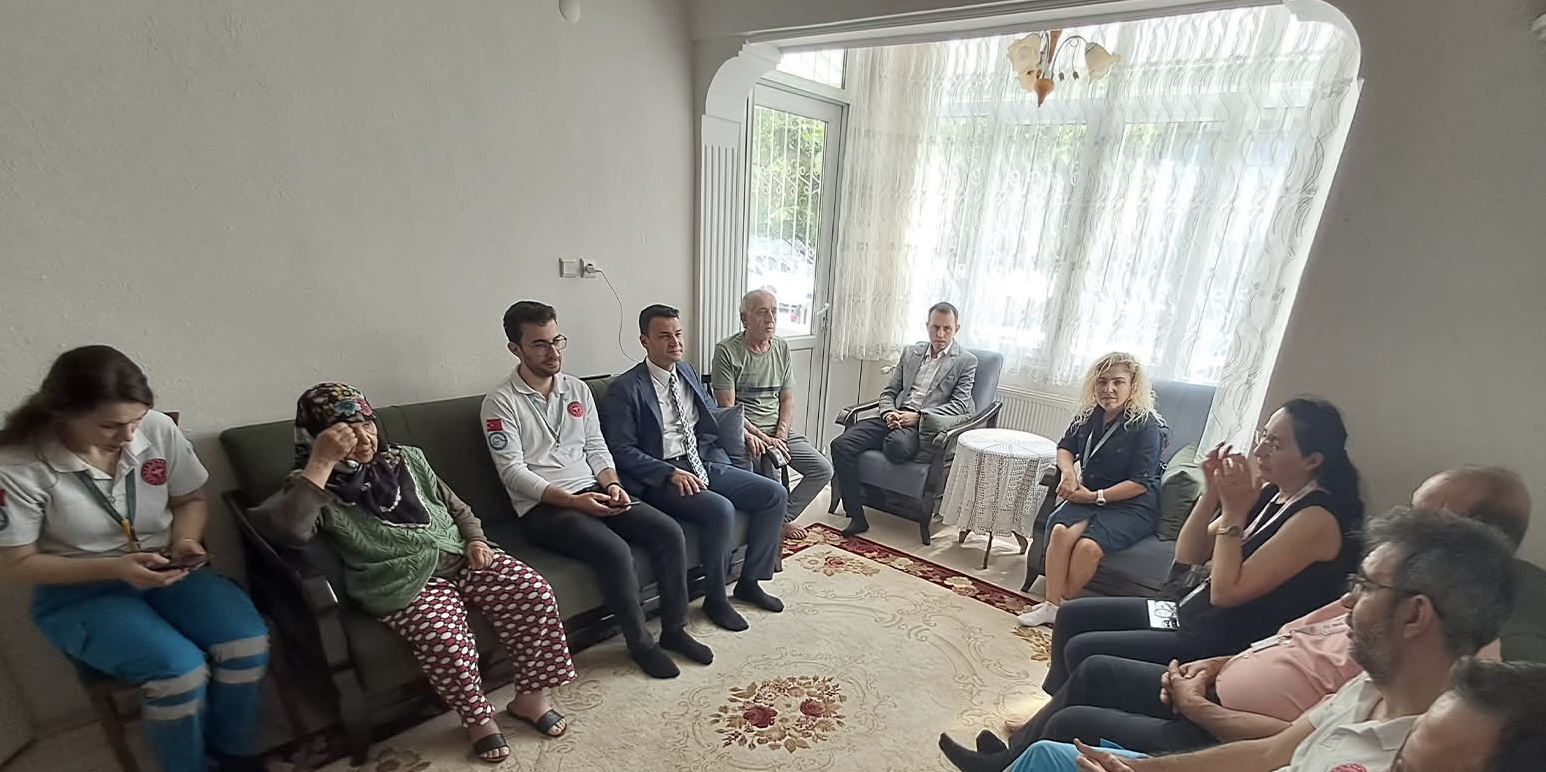 Nazilli Devlet Hastanesinden Sehit Ailelerine Bayramda Anlamli Ziyaret 573766 85Eb19Ea384794D4D2727C4A7B2Edd70