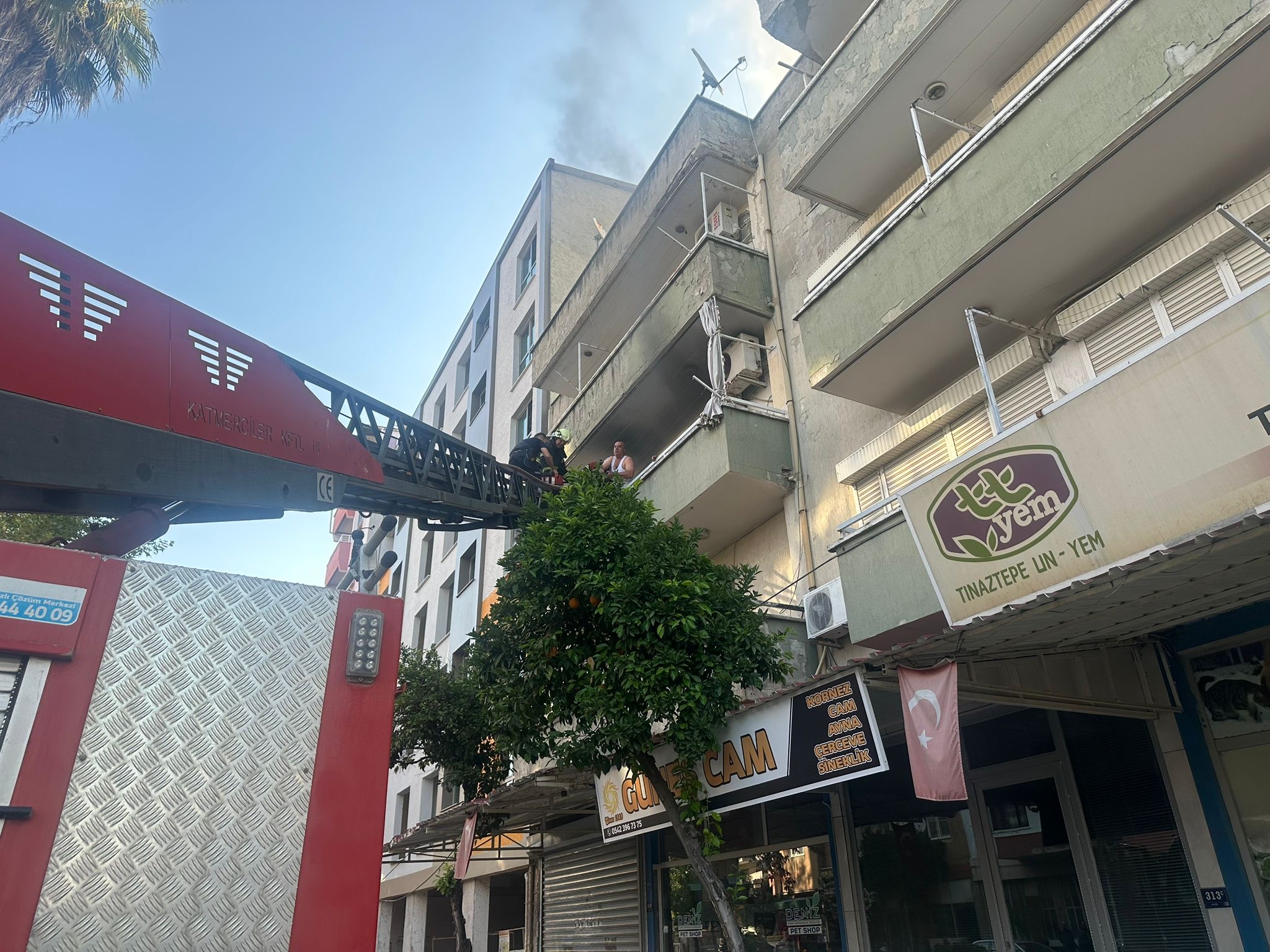 Nazillide Yangin Panigi Mutfak Yangini Korkuttu 574005 9Adf75Aa0B6922567F34750F8A2F1979