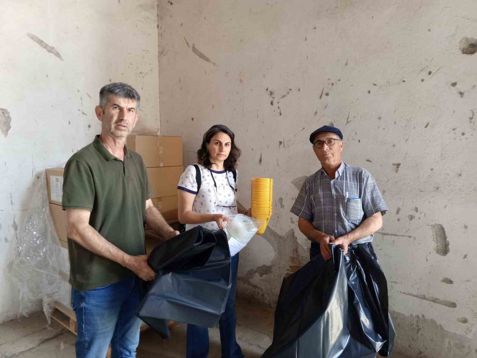 Nazillili Ureticilere 2 Bin Tuzak Dagitildi 86C5Dff1A992E270Edb30B98Ef98120A