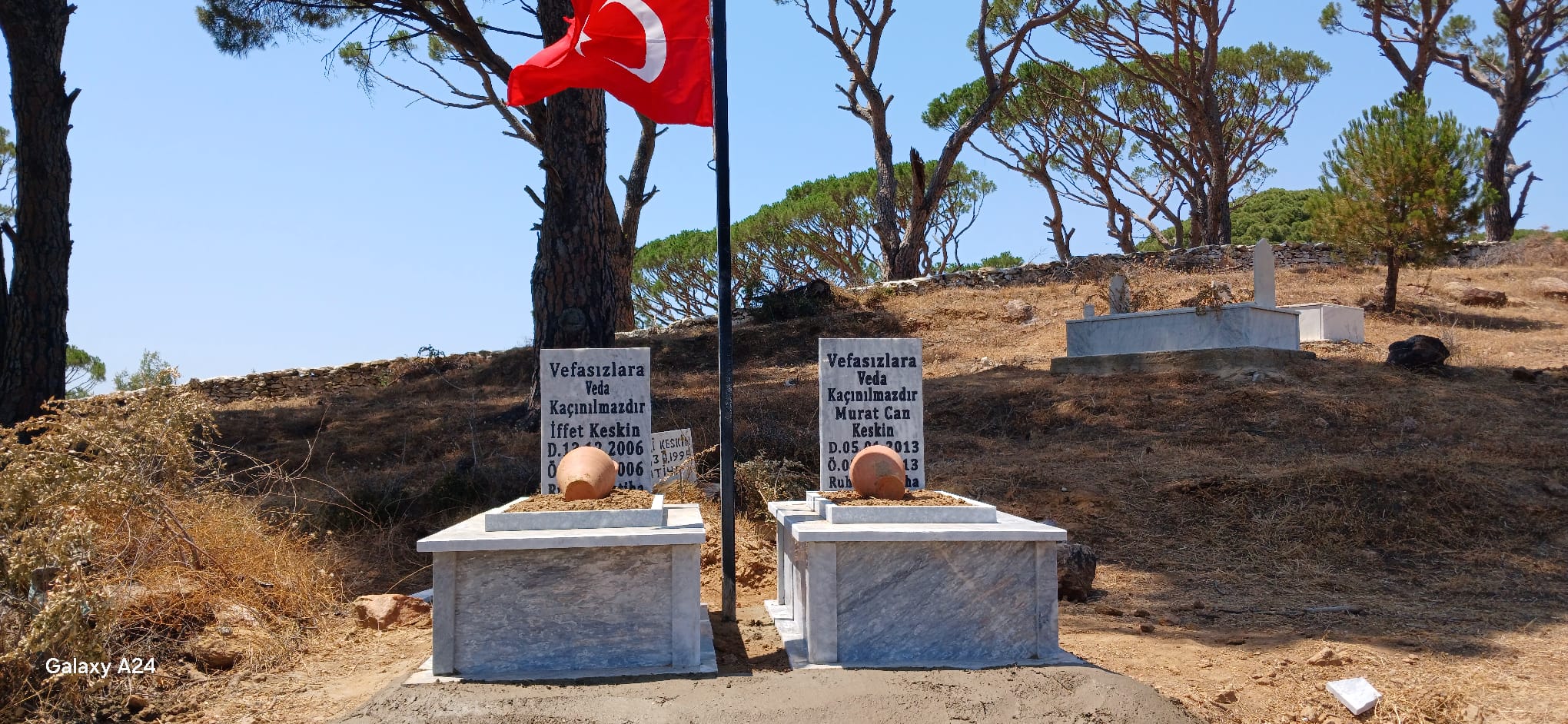 Vefali Abi Kardeslerine Mezar Yaptirdi Taslarina Vefasizlara Vefa Kacinilmazdir Yazdirdi 579333 832Ce6B2895F4456Df556011E9D49D38