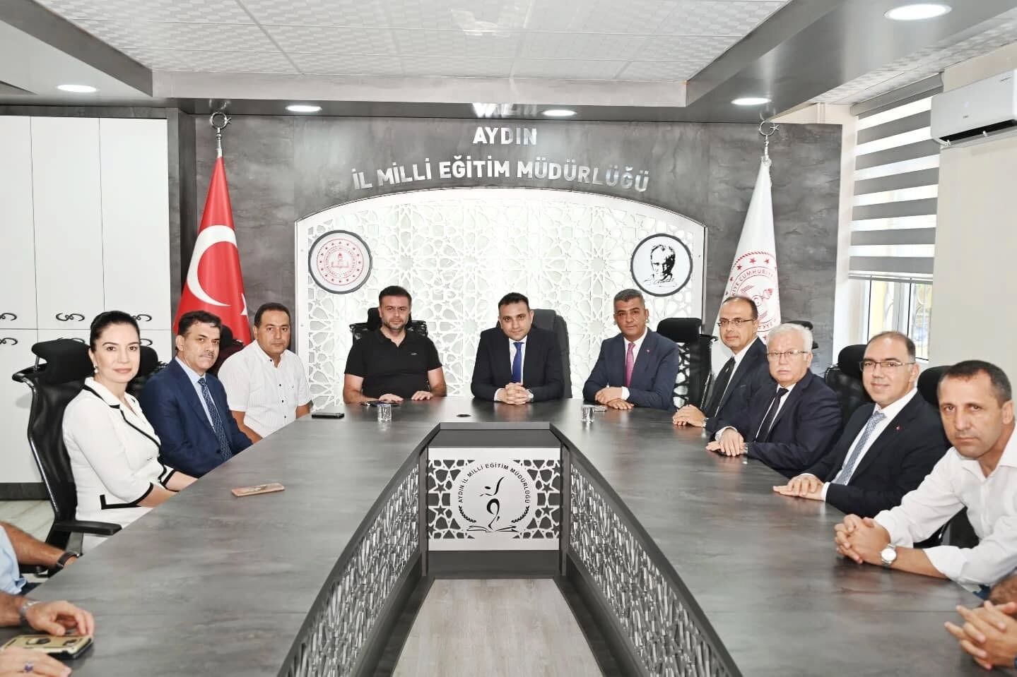Aydinda Yeni Mudur Gorevine Basladi 586205 5127Ec8Cf9Ea50Bc45Eca0A95A49Ec65