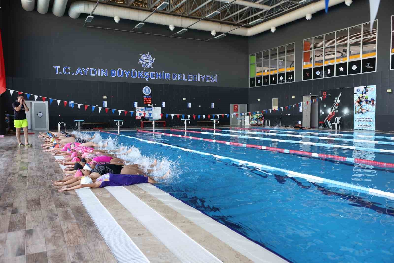 Aydinli Minikler Buyuksehir Belediyesi Ile Yuzmeyi Ogreniyor D7Fc1Df4D355Cb96347B1Fa77D788B47