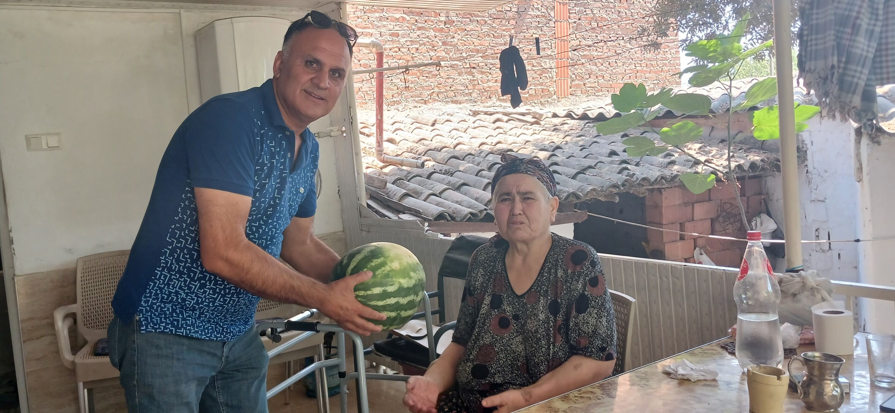 Baskan Cercioglu Karpuzla Gonulleri Serinletti 582631 Eac7800Fefbe36A37C033Fe2Dd32244C