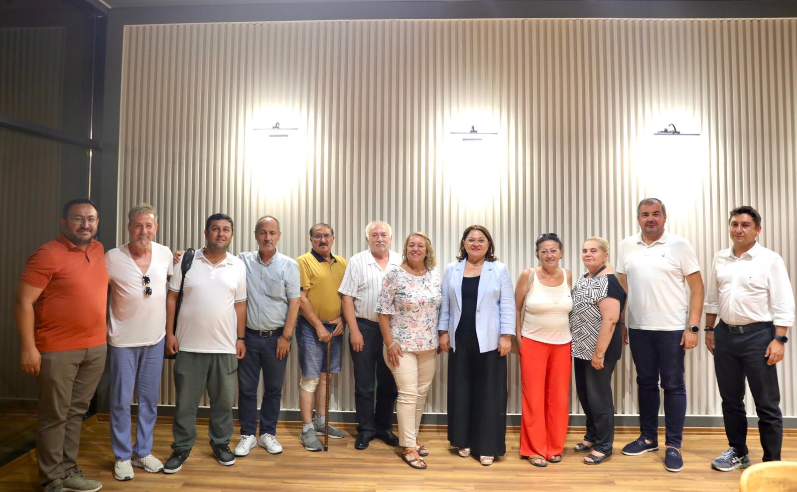 Baskan Gencay Basin Mensuplarini Yemekte Agirladi 586461 D6440Ae18E9A09F4Ef2F0C8F43Dbc5C3