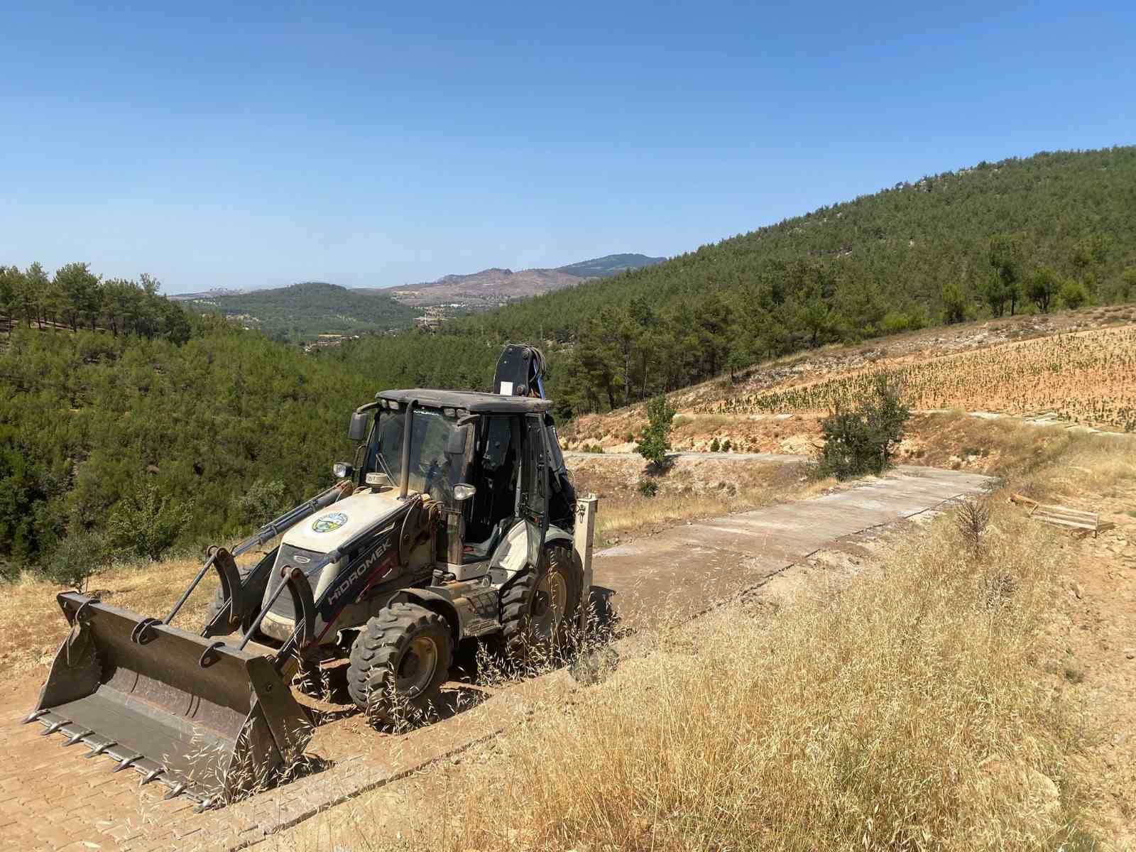 Bozdogan Belediyesi Yesilcam Mahallesinde Calismalara Devam Ediyor 852C406F6F009A6D1C6Aa58F6F7600Bc