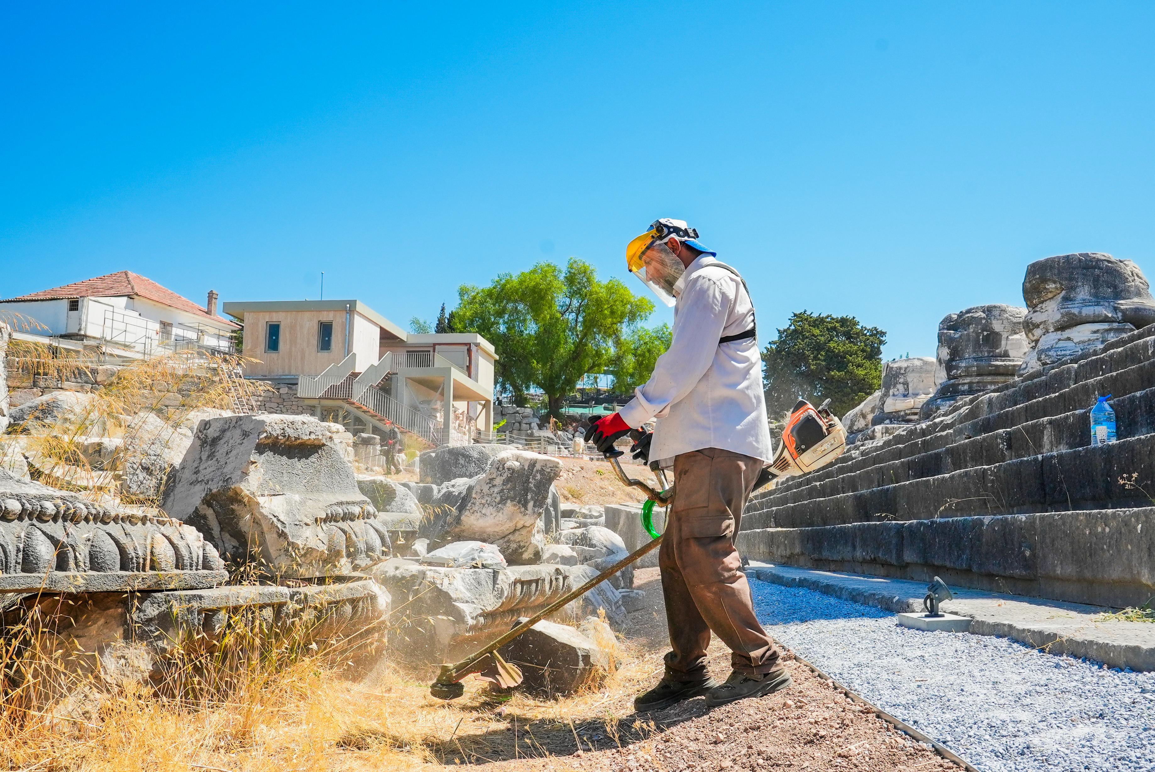 Didim Belediyesinden Tapinakta Gece Ziyareti Calismalari 587187 5Ab41C468F40F61Efaad8C284C8Ac38D