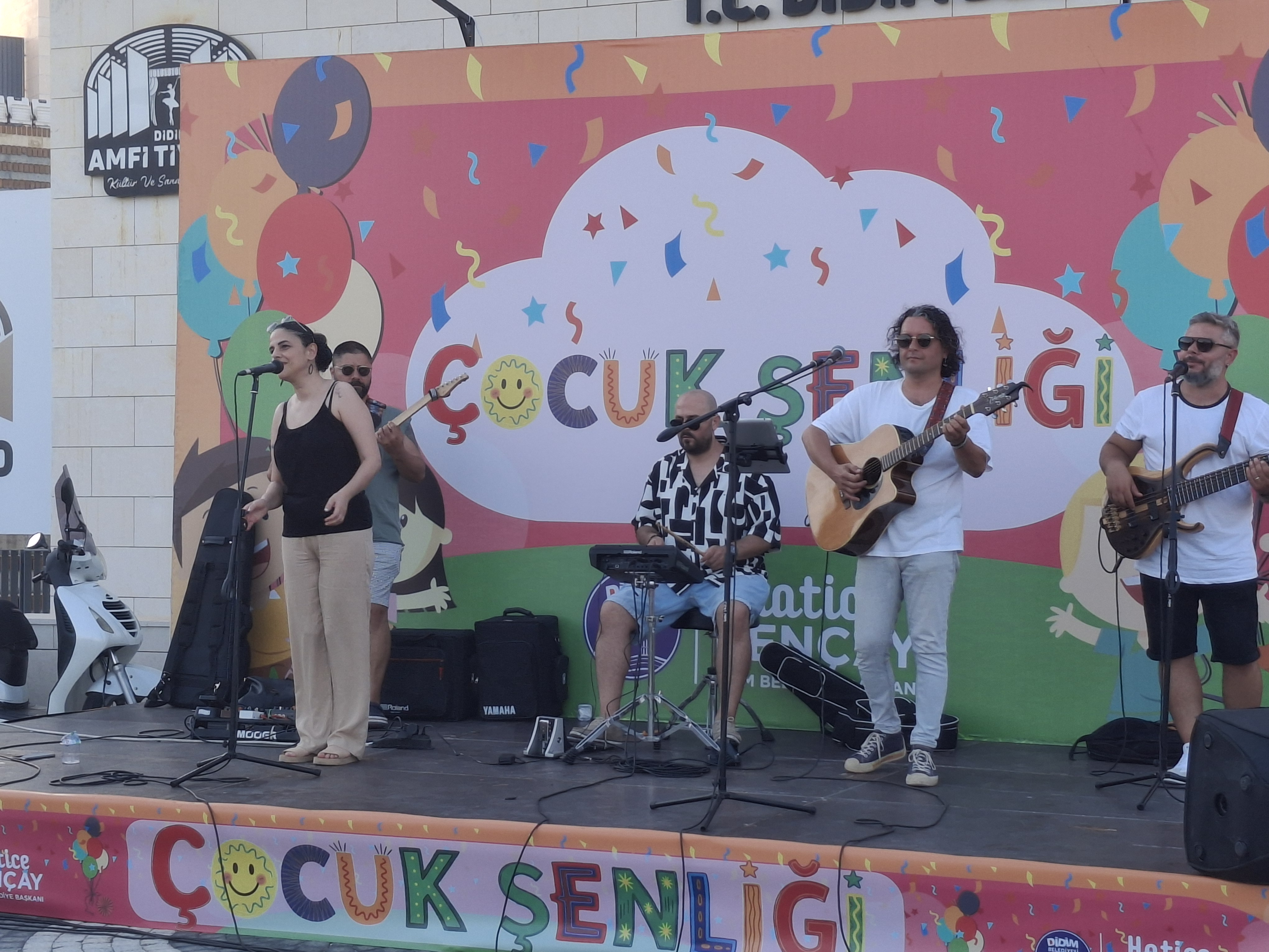 Didimli Cocuklar Senlikte Gonullerince Eglendi 582647 D68373E66E80786166Cce70D4B7Dd148