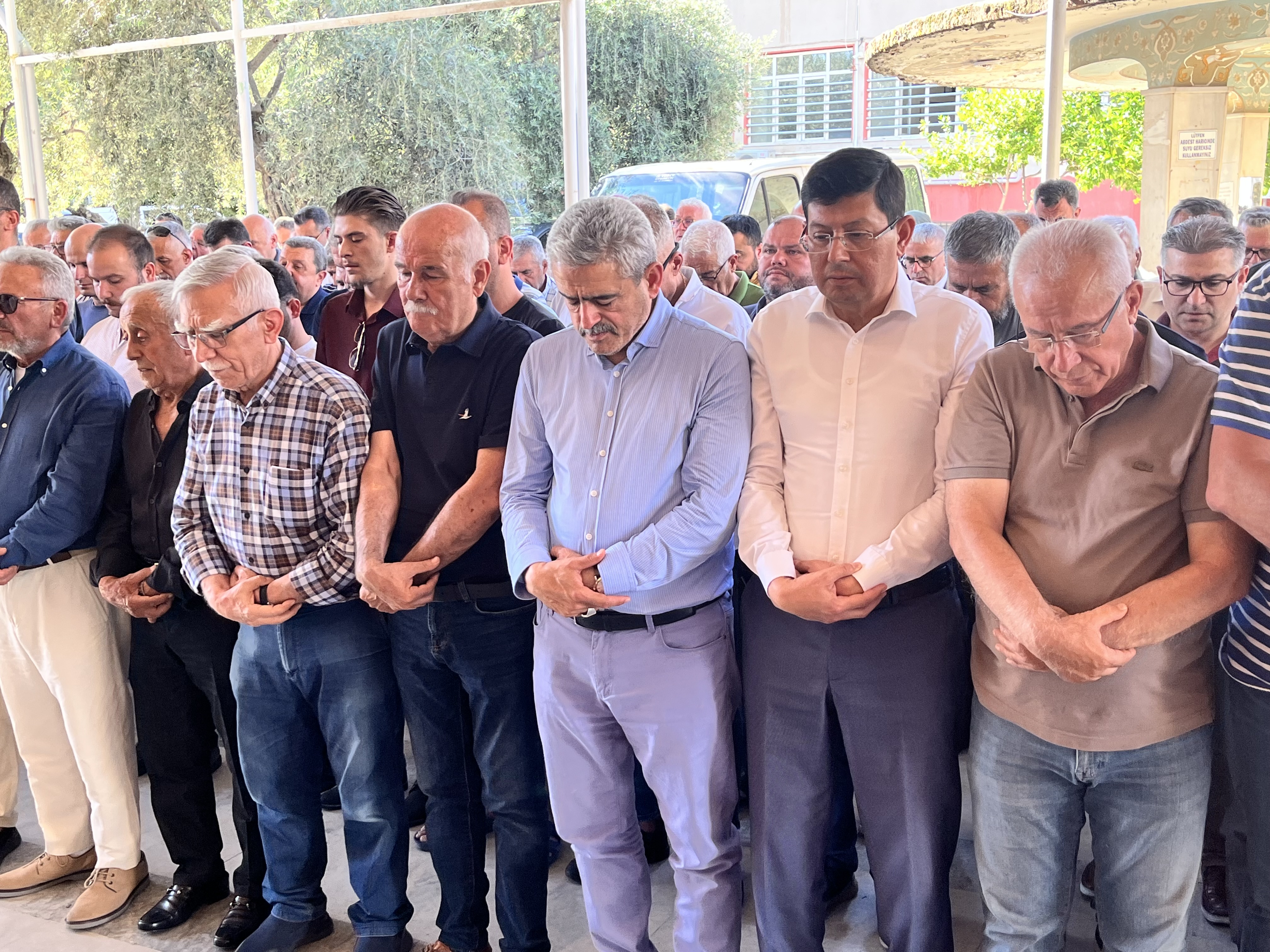 Eski Belediye Baskani Esat Ergulerin Annesi Son Yolculuguna Ugurlandi 581038 Aaed10E0Fd4794B20709E2460C9D1Db7
