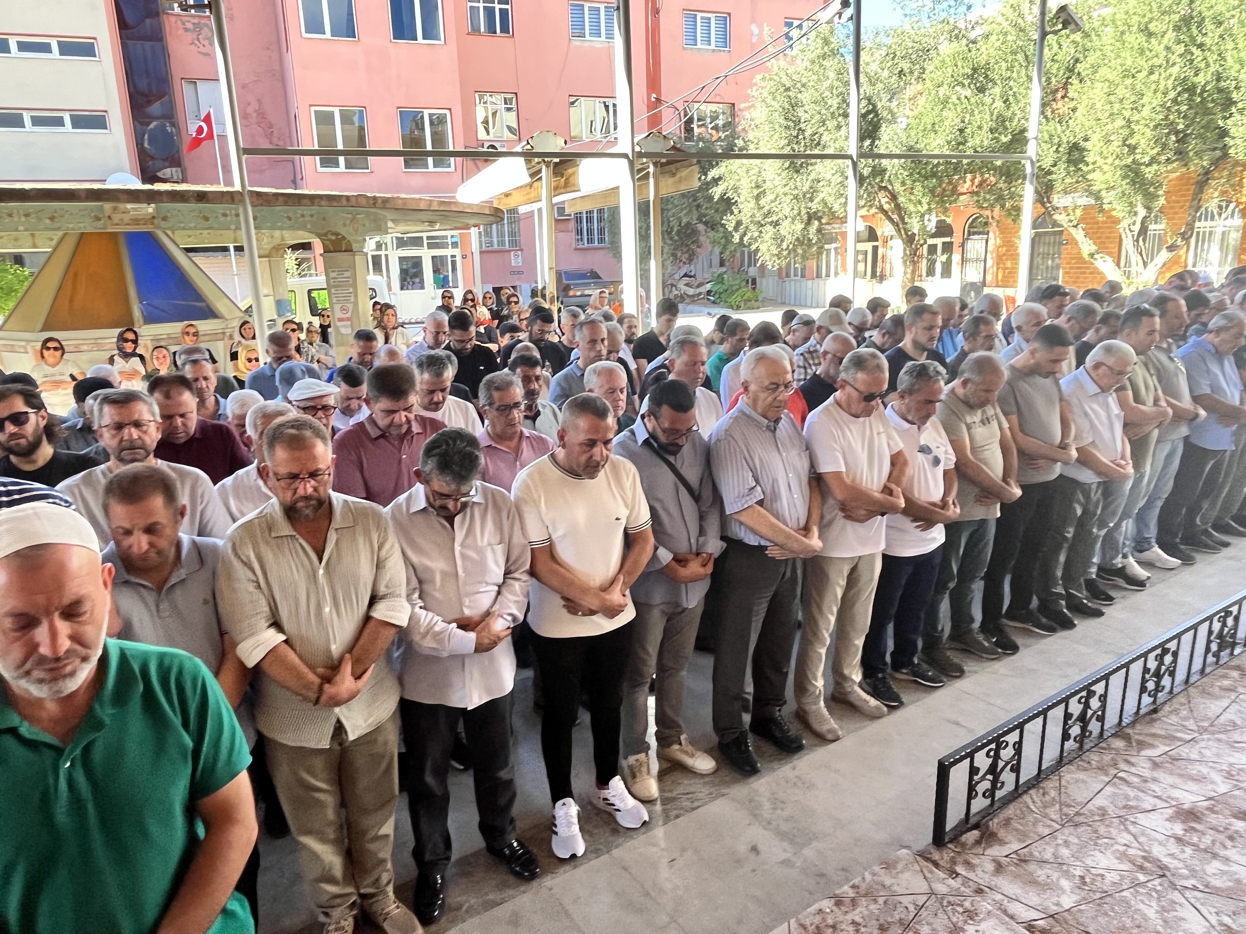 Eski Belediye Baskani Esat Ergulerin Annesi Son Yolculuguna Ugurlandi 581038 F4C659Da9D17169F254B20079E8Bdf38