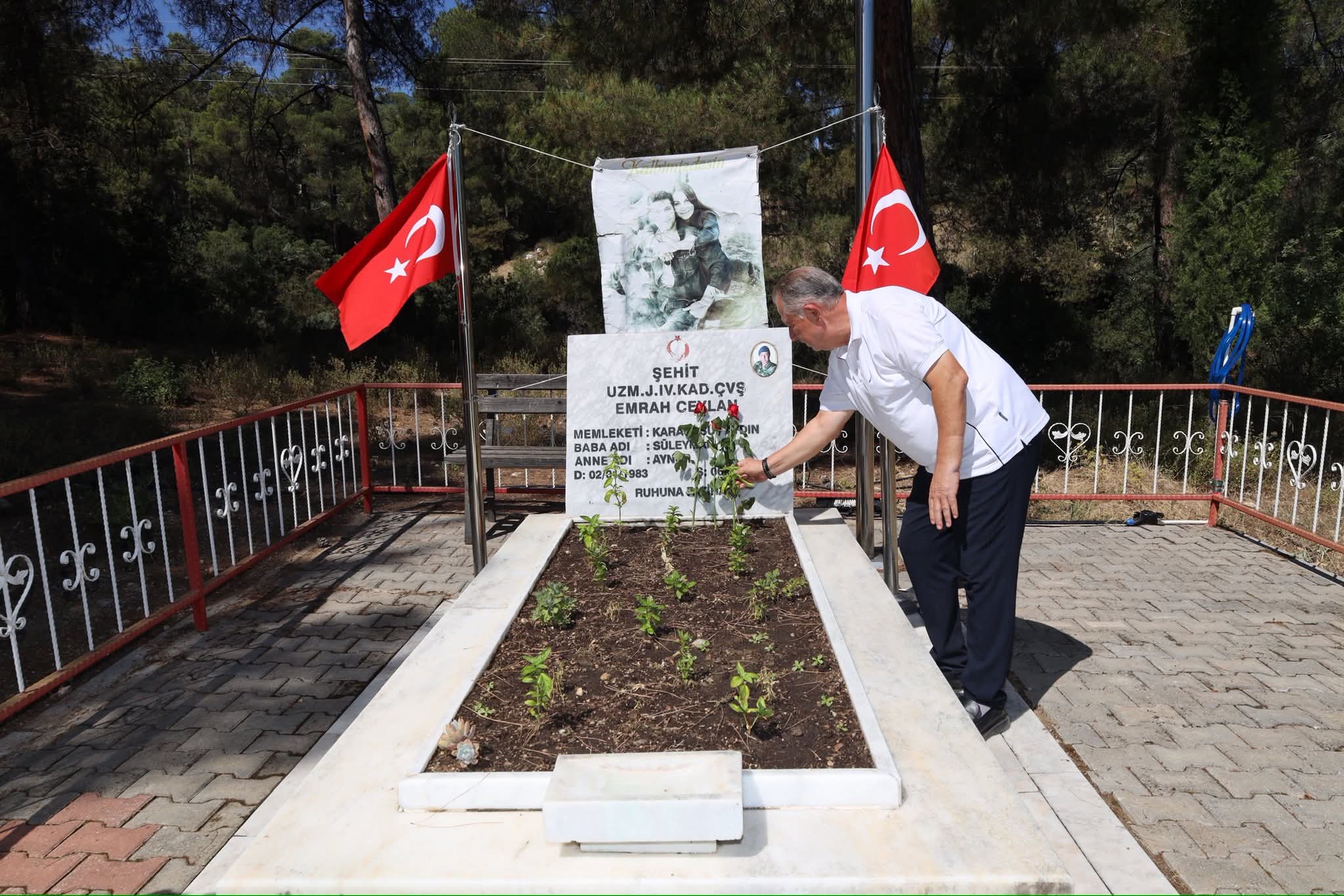 Karacasulu Sehit Emrah Ceylan Kabri Basinda Anildi 581339 68C29E6Fa2Ee26646A68B522Ba24Fcf3