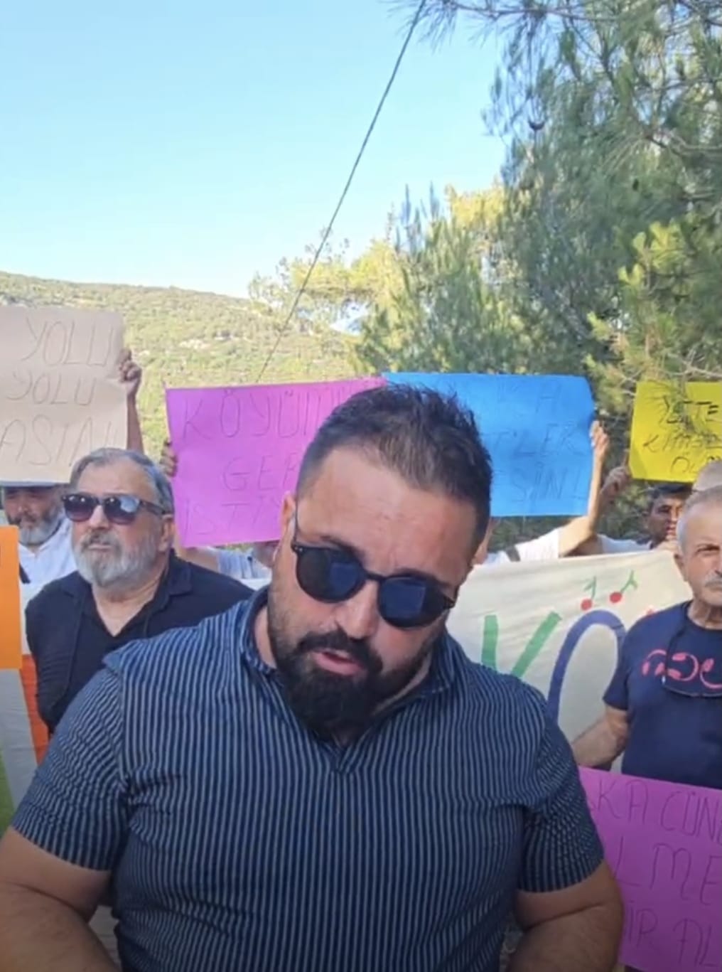 Kirazli Koyu Halki Bariyer Icin Yol Kapatti 583179 1B0Bc134Ff48Cb4E402A8155Ab1A3F89