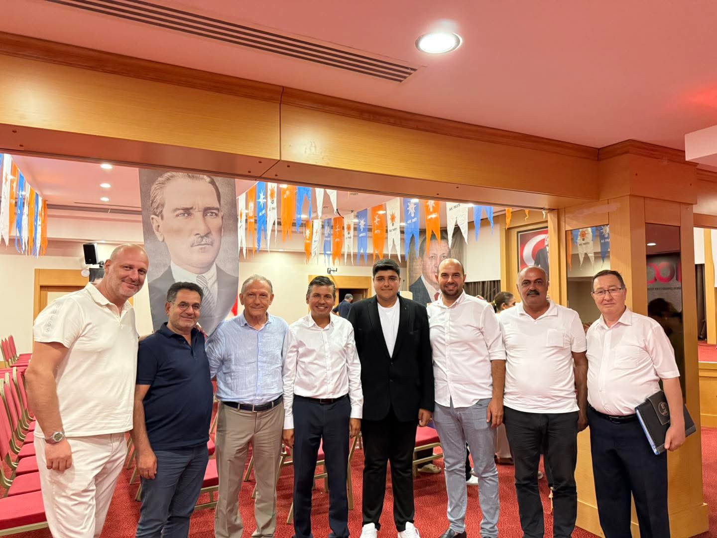 Kusadasi Ak Parti Danisma Toplantisinda Bulustu 585842 1A5296B5882D0D065073824691A9Da0D