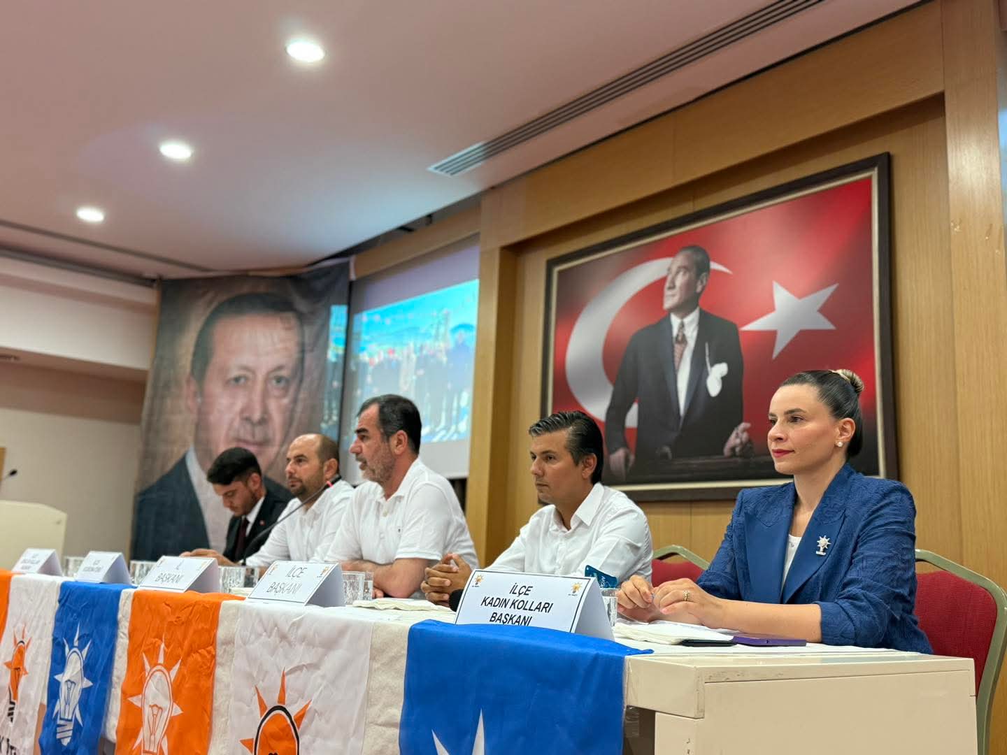 Kusadasi Ak Parti Danisma Toplantisinda Bulustu 585842 Ad8F711Ee32Fa2E88Ea8461C5D36656A