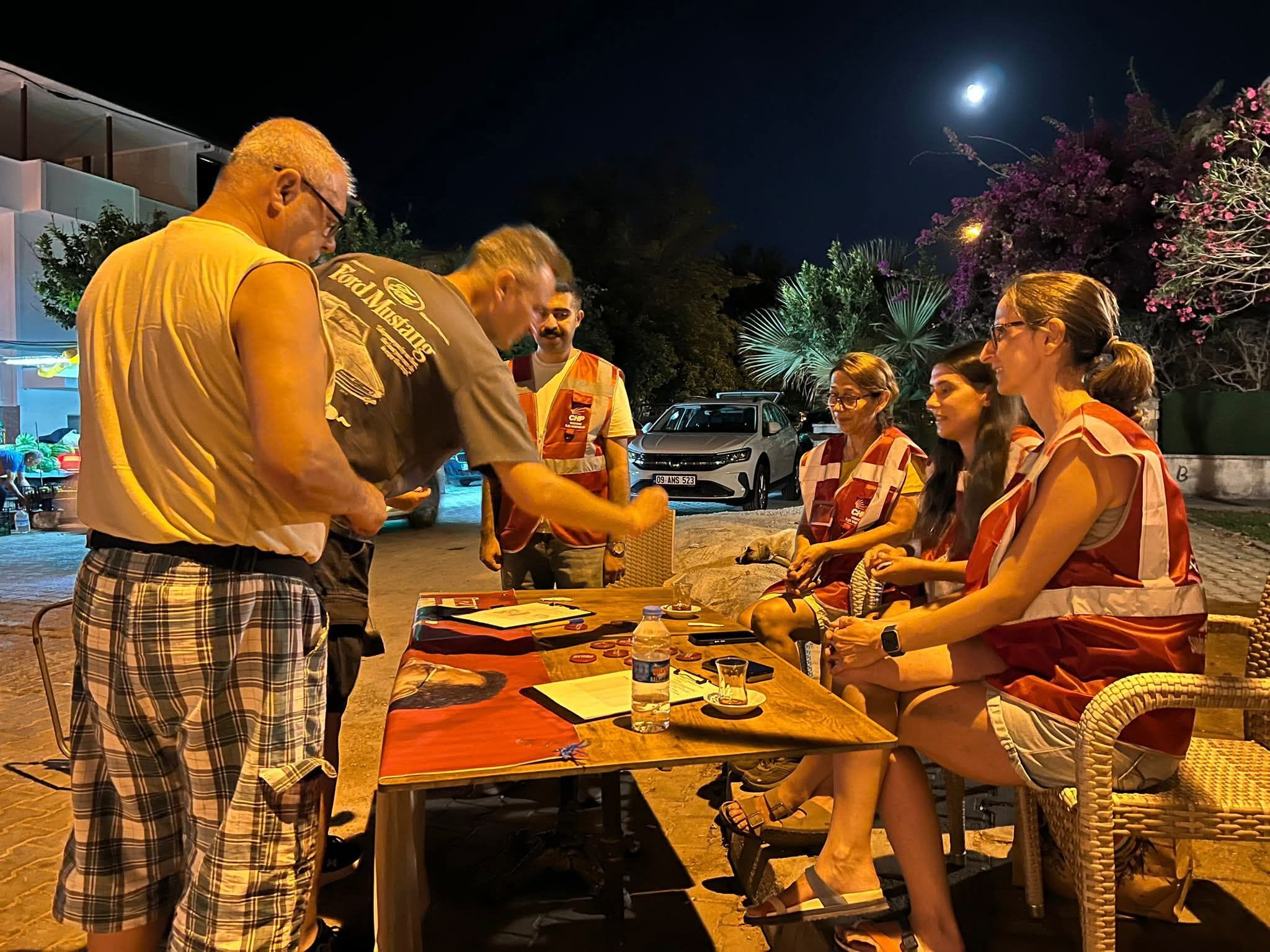 Kusadasi Chpde Destek Kampanyasi Buyumeye Devam Ediyor 582179 6F22C0C7379F24A34B5Ba50Ea43Eee53
