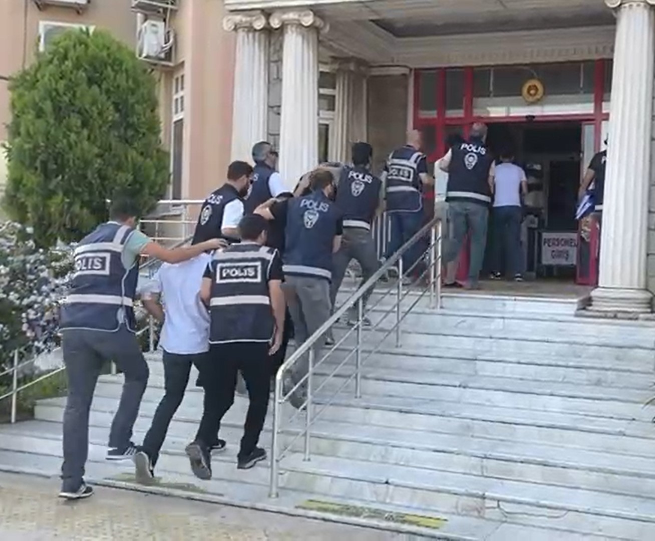 Mit Gorevlisiyiz Diyerek 12 Milyon Tllik Dolandiricilik 587820 Db38E22D1297Dbc773971A8225E244Bc