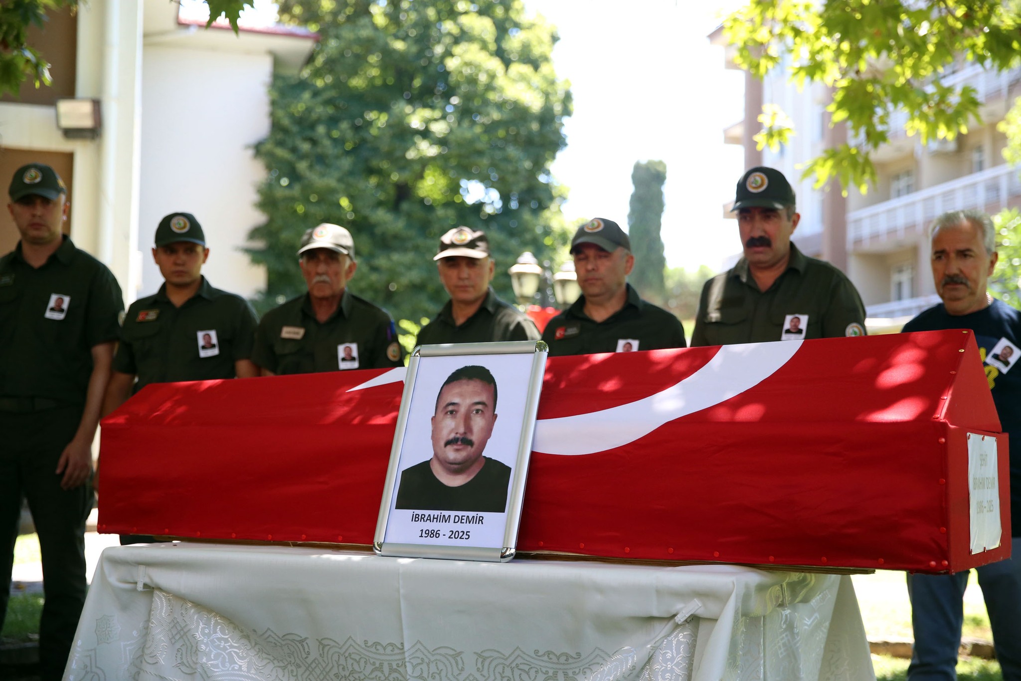 Orman Kahramanina Son Veda Demir Icin Cenaze Toreni Duzenlendi 581011 3F7A2F40E8F6E1Cc78Fc9Bacec773Fcb