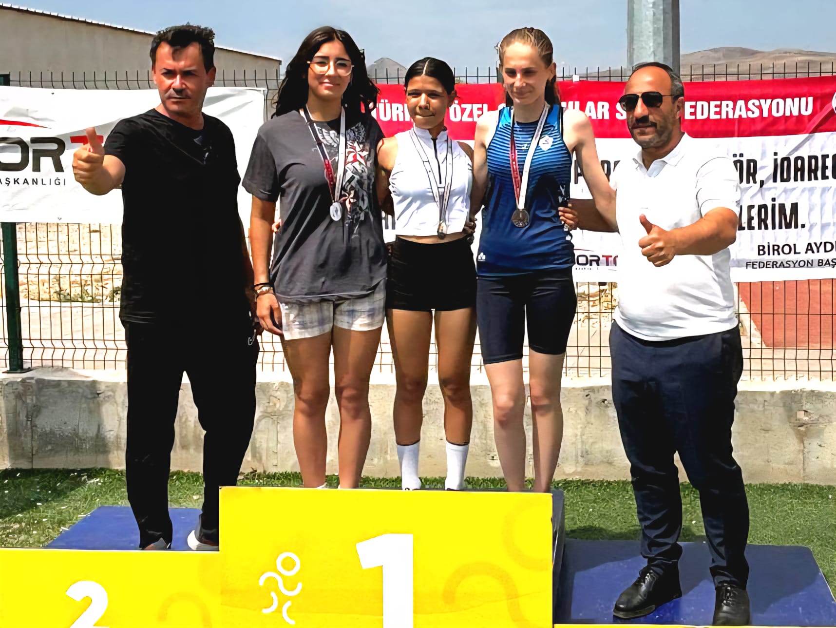 Ozel Sporcu Zeynep Hem Okulda Hem Pistte Sampiyon 584401 43674B109B6Ffb8C2Af88E270Fdcc69B