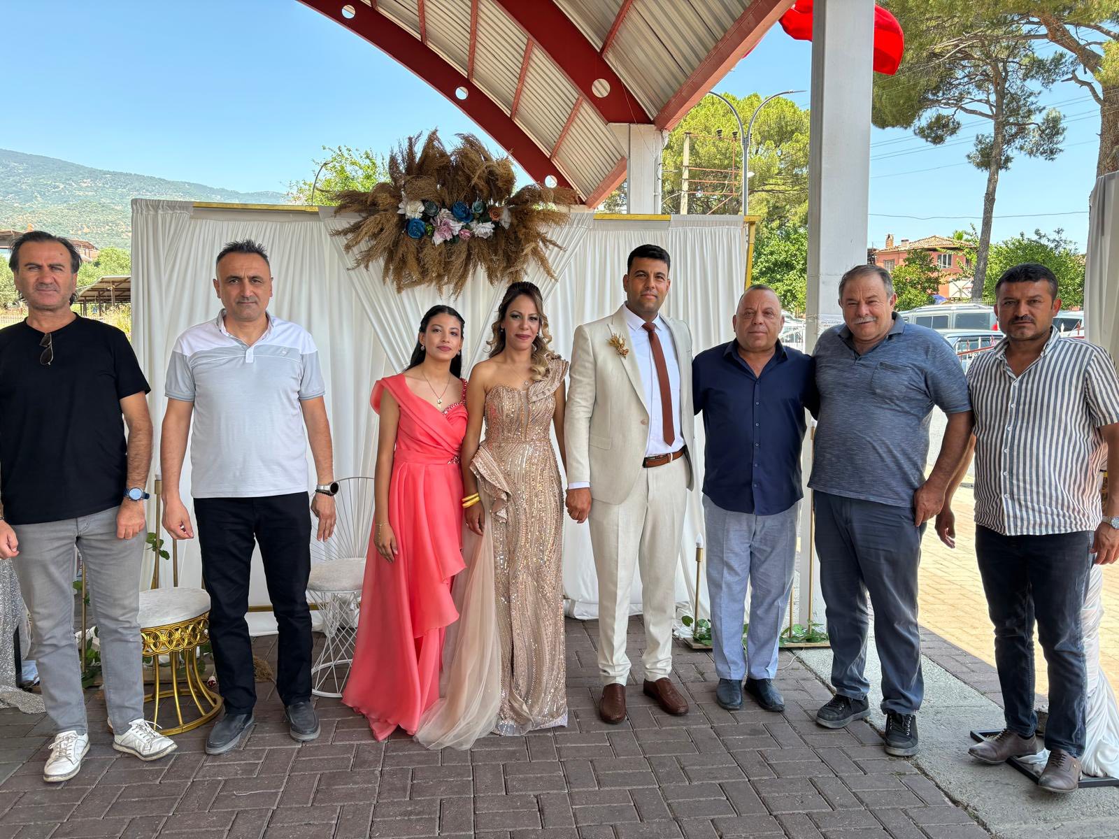 Siyasetcilerin Dugun Mesaisi 583237 032E18F59B94Ae66D8A89C75448E5C4D