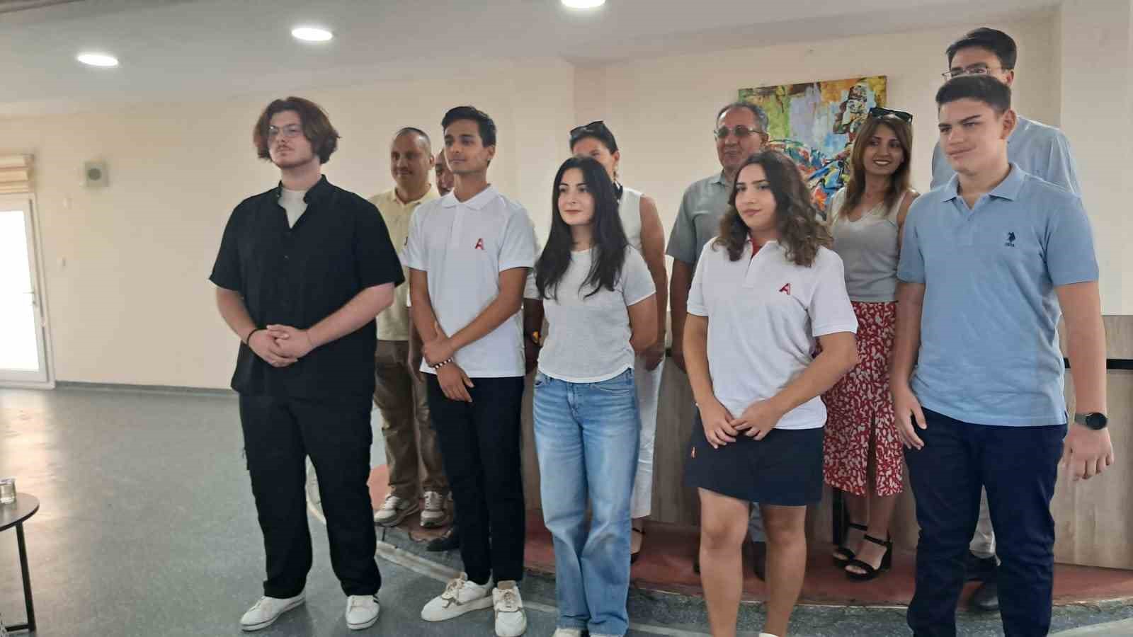 Sokenin Sampiyonlarina Odul Toreni 6D0Ece825714C12849652C4Df9710Ba4