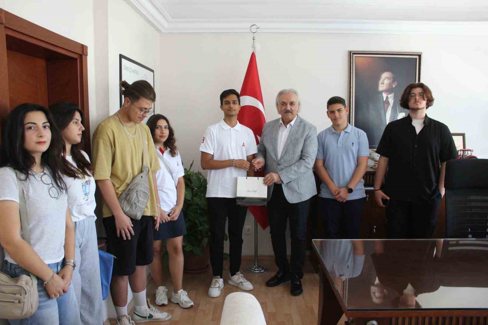 Sokenin Sampiyonlarina Odul Toreni D4F85A387873F776B31568B78B6Cd065