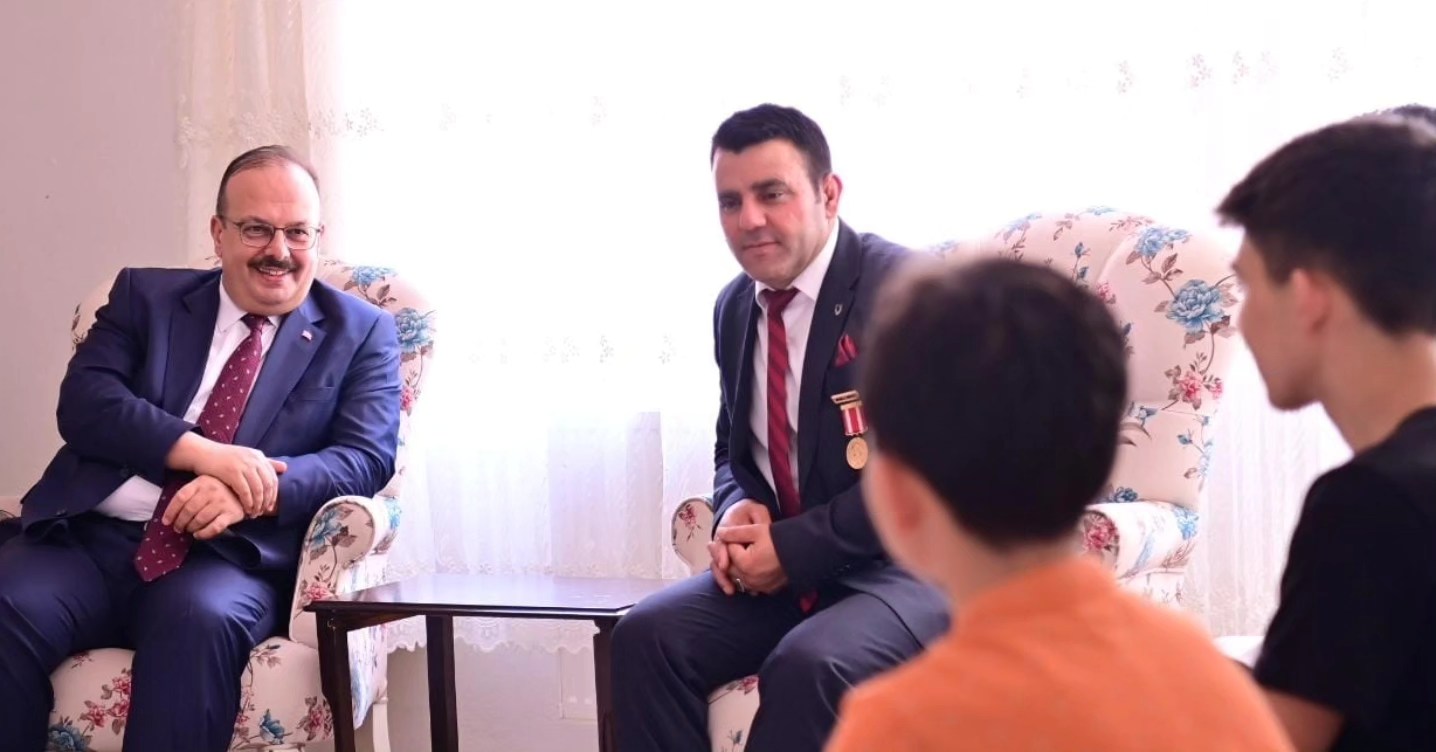 Vali Canbolattan Anlamli Ziyaret 583525 094104E0Fde0D3C56215470F8E2D2421