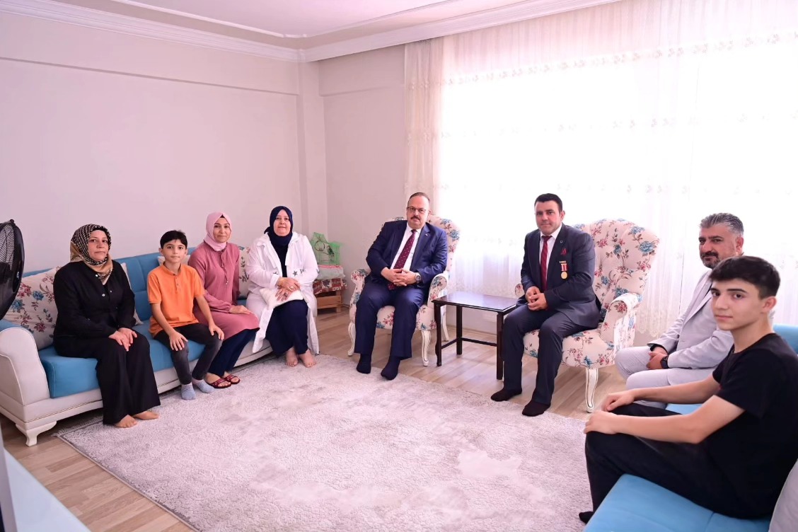 Vali Canbolattan Anlamli Ziyaret 583525 B3Fb0955B537943Ab2Da02Ecbaec6Eae